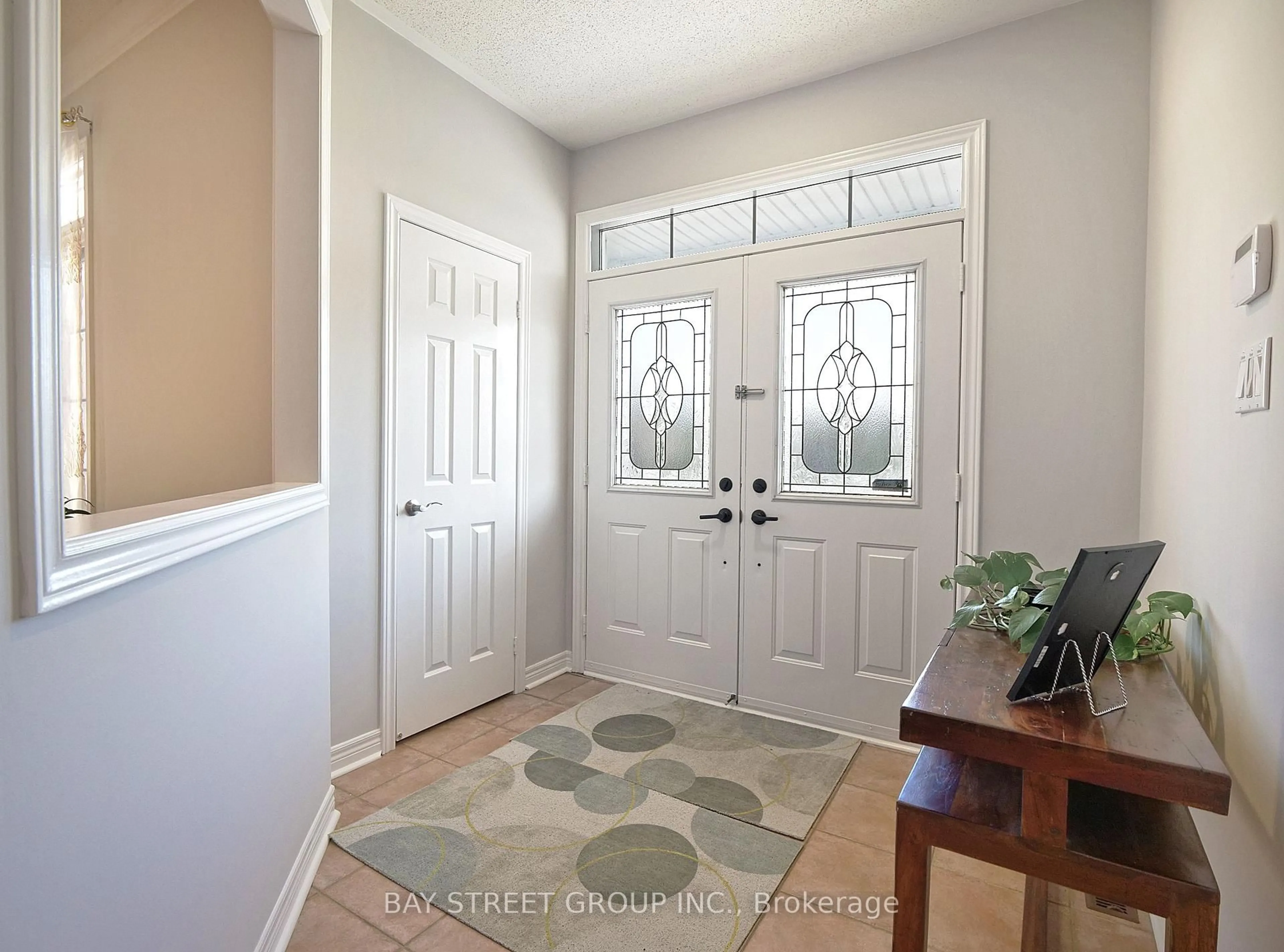 Indoor entryway for 346 Castan Ave, Markham Ontario L3R 4S3