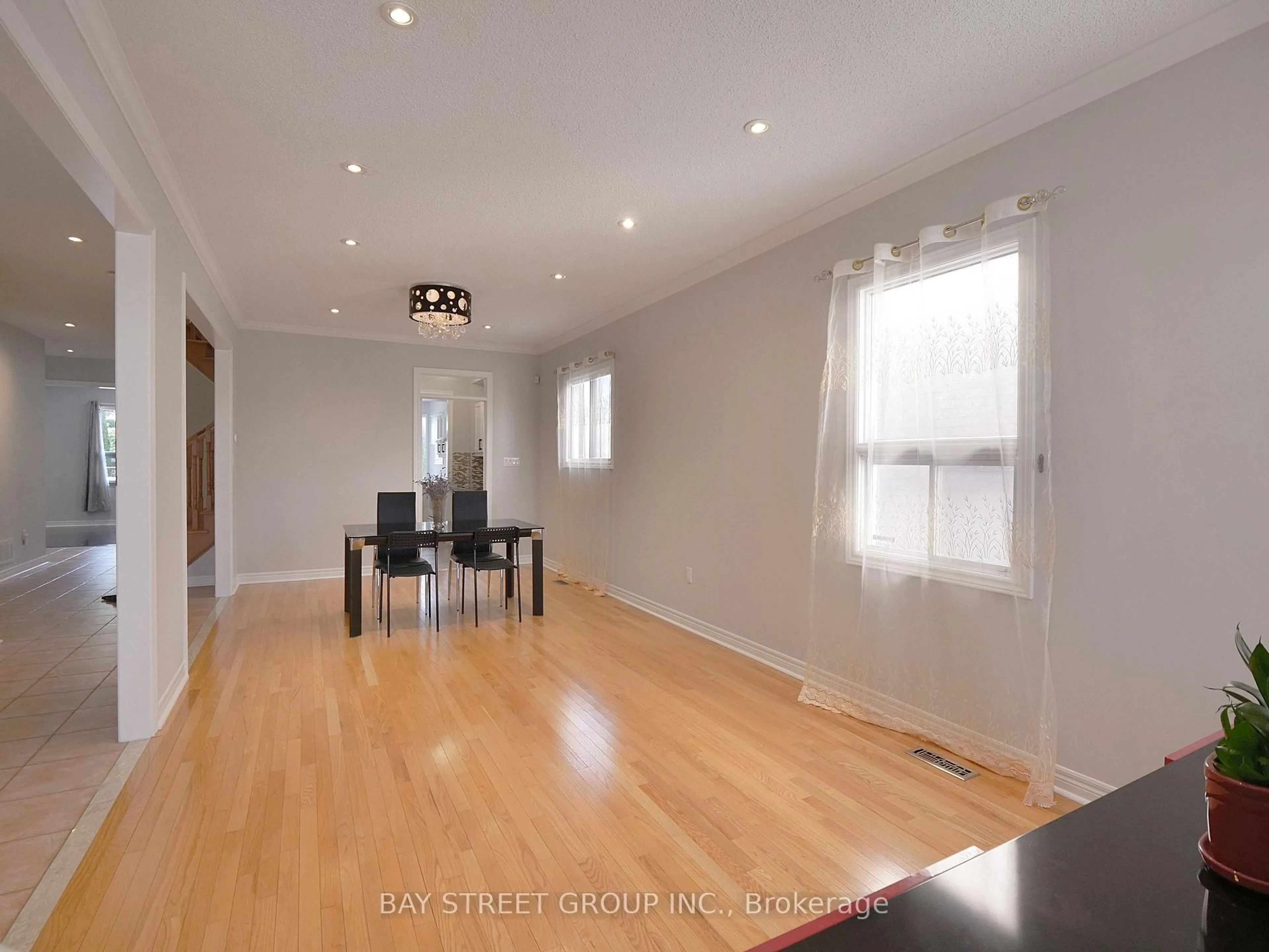 A pic of a room for 346 Castan Ave, Markham Ontario L3R 4S3