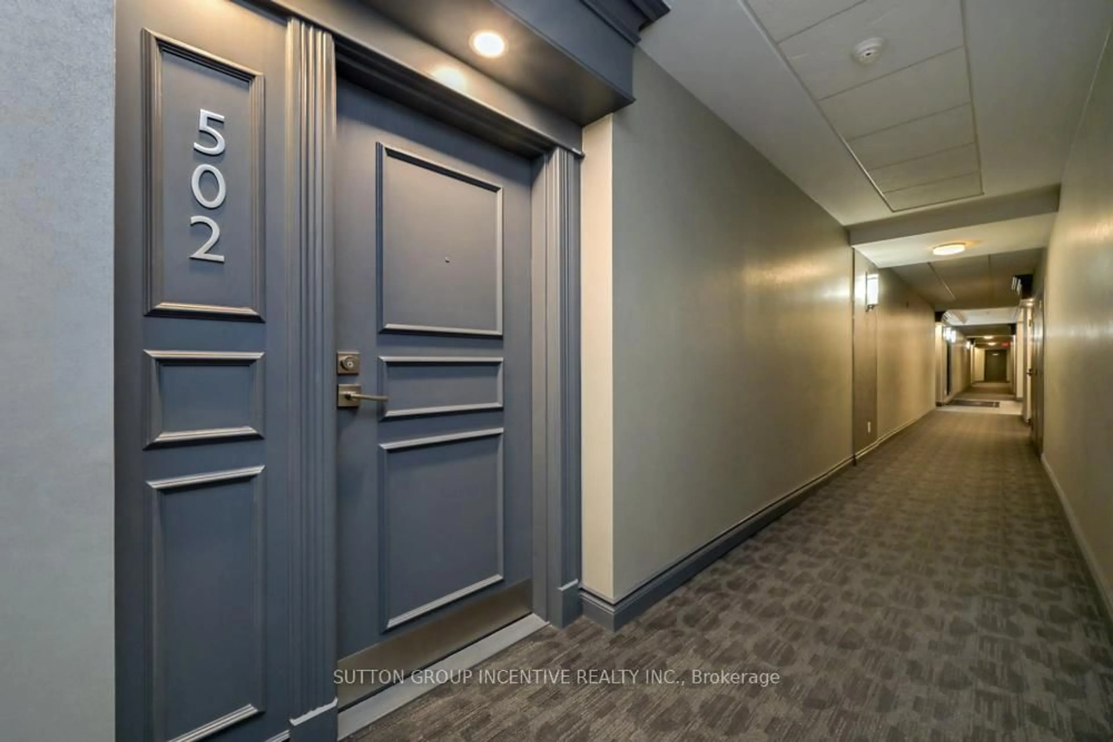 Indoor foyer for 4 Briar Hill Hts #502, New Tecumseth Ontario L9R 1Z7
