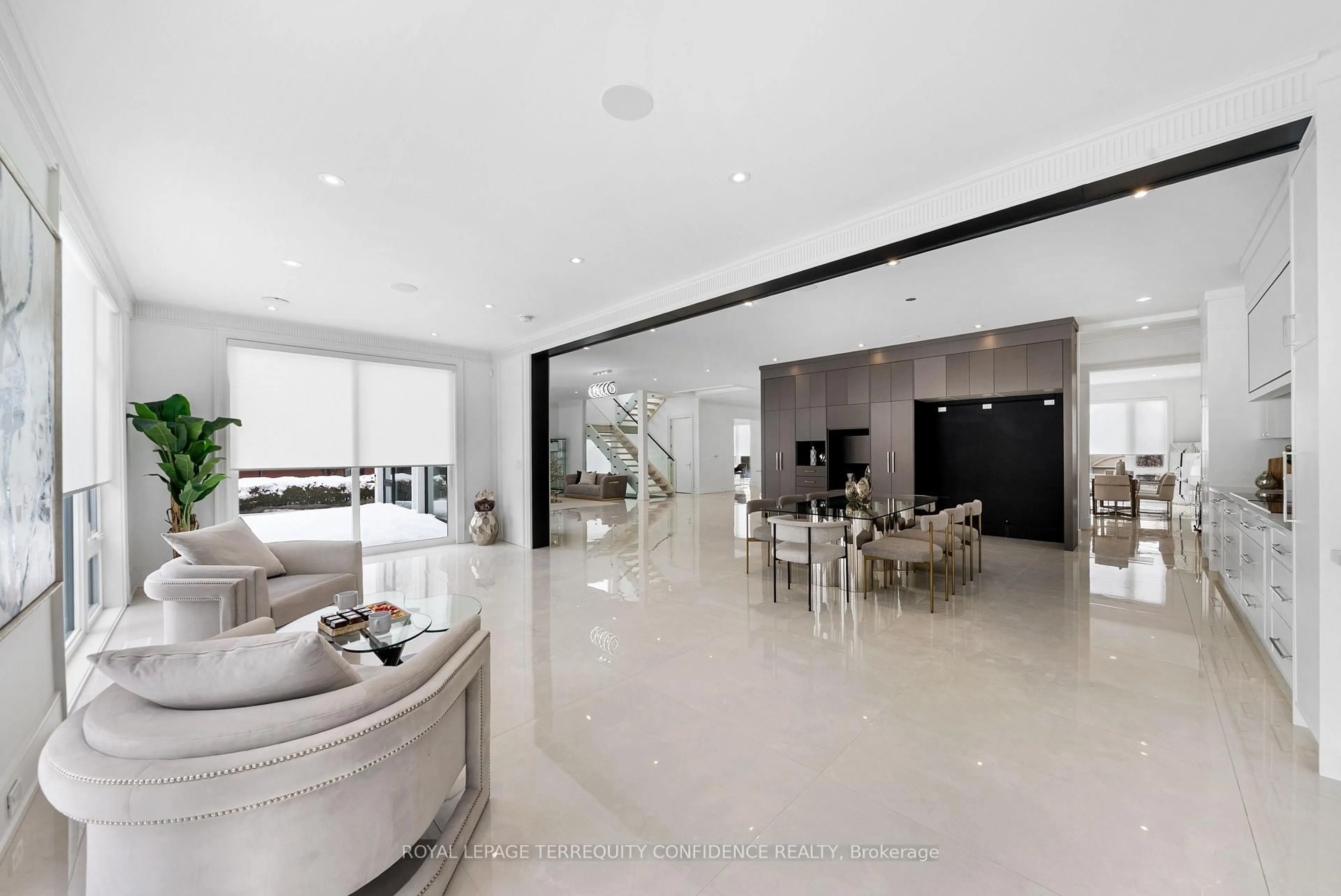 Lobby for 85 Crestwood Rd, Vaughan Ontario L4J 1A4