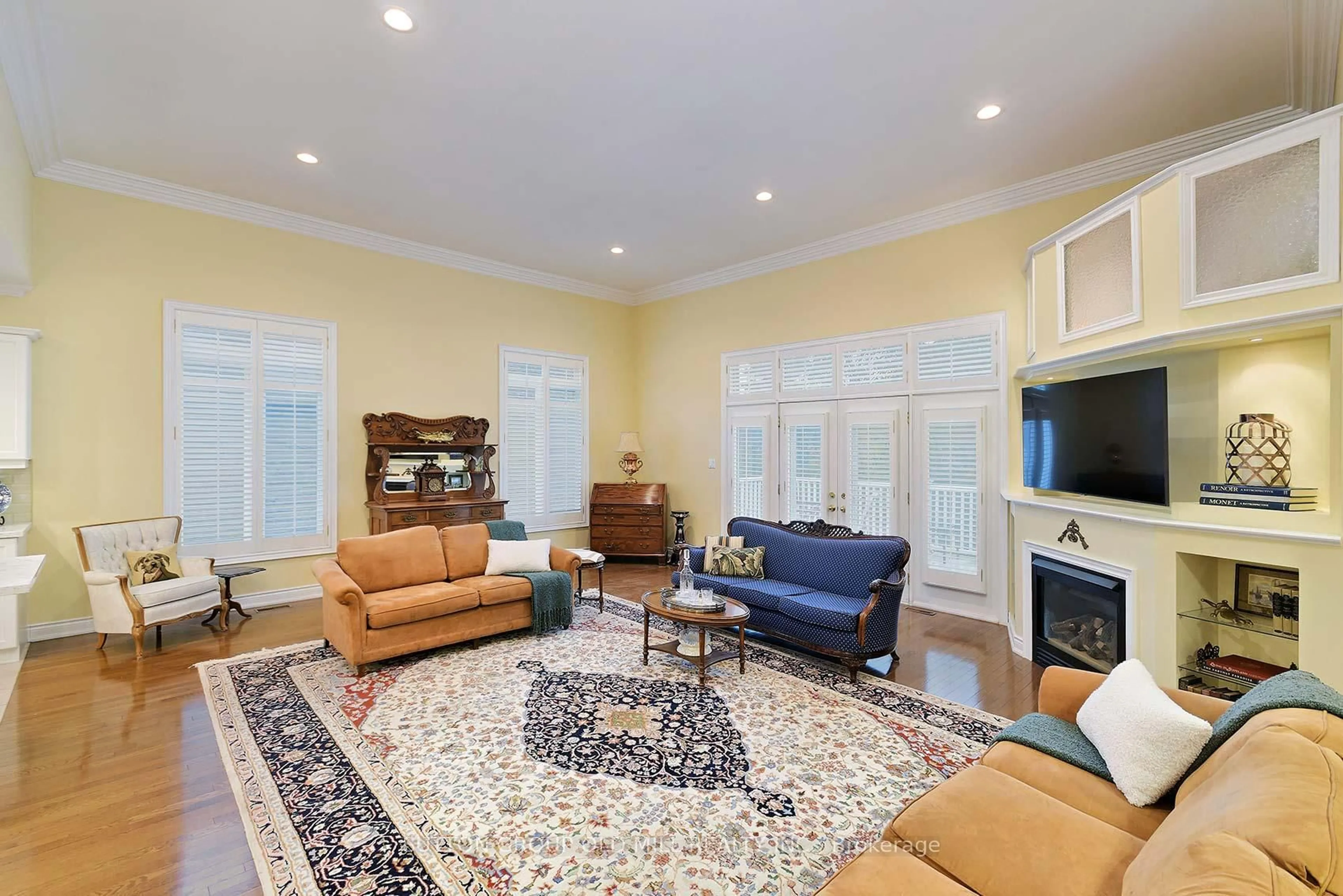 Living room with furniture, unknown for 128 Carmela Ave, Richmond Hill Ontario L4E 2V6
