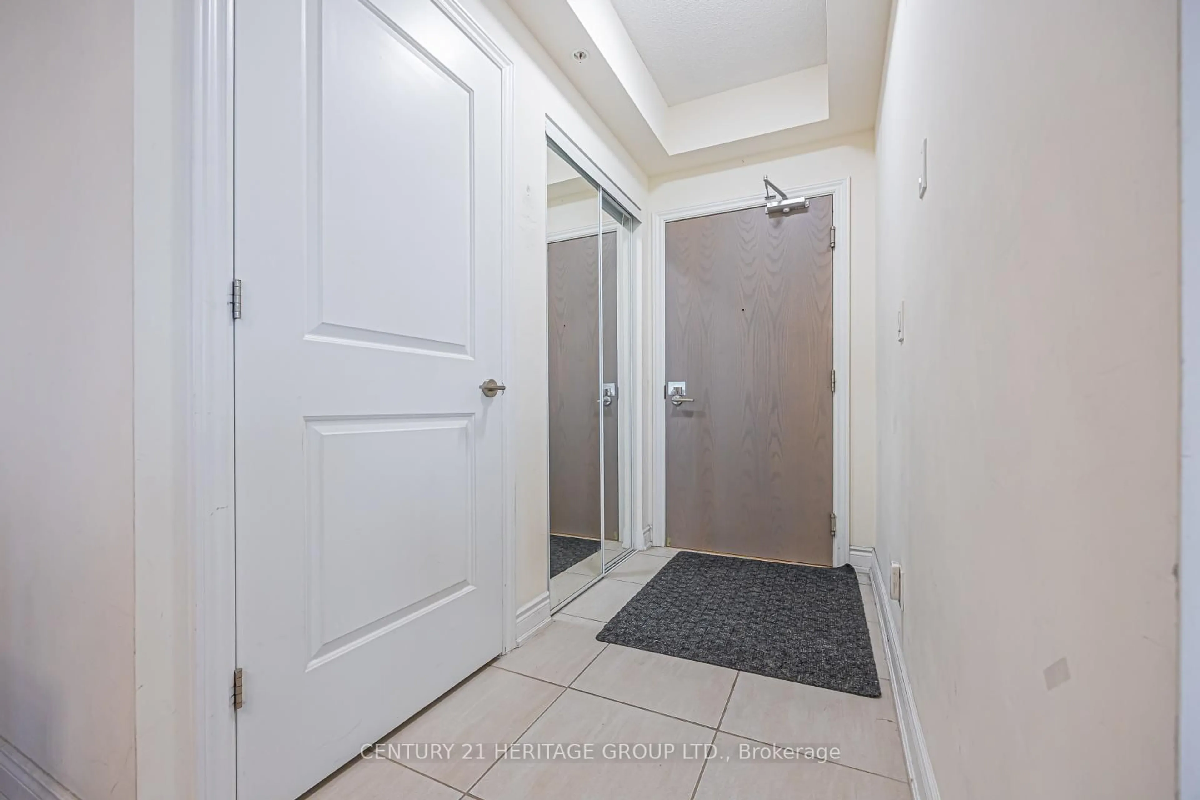 Indoor entryway for 9090 Yonge St #1002, Richmond Hill Ontario L4C 6Z9