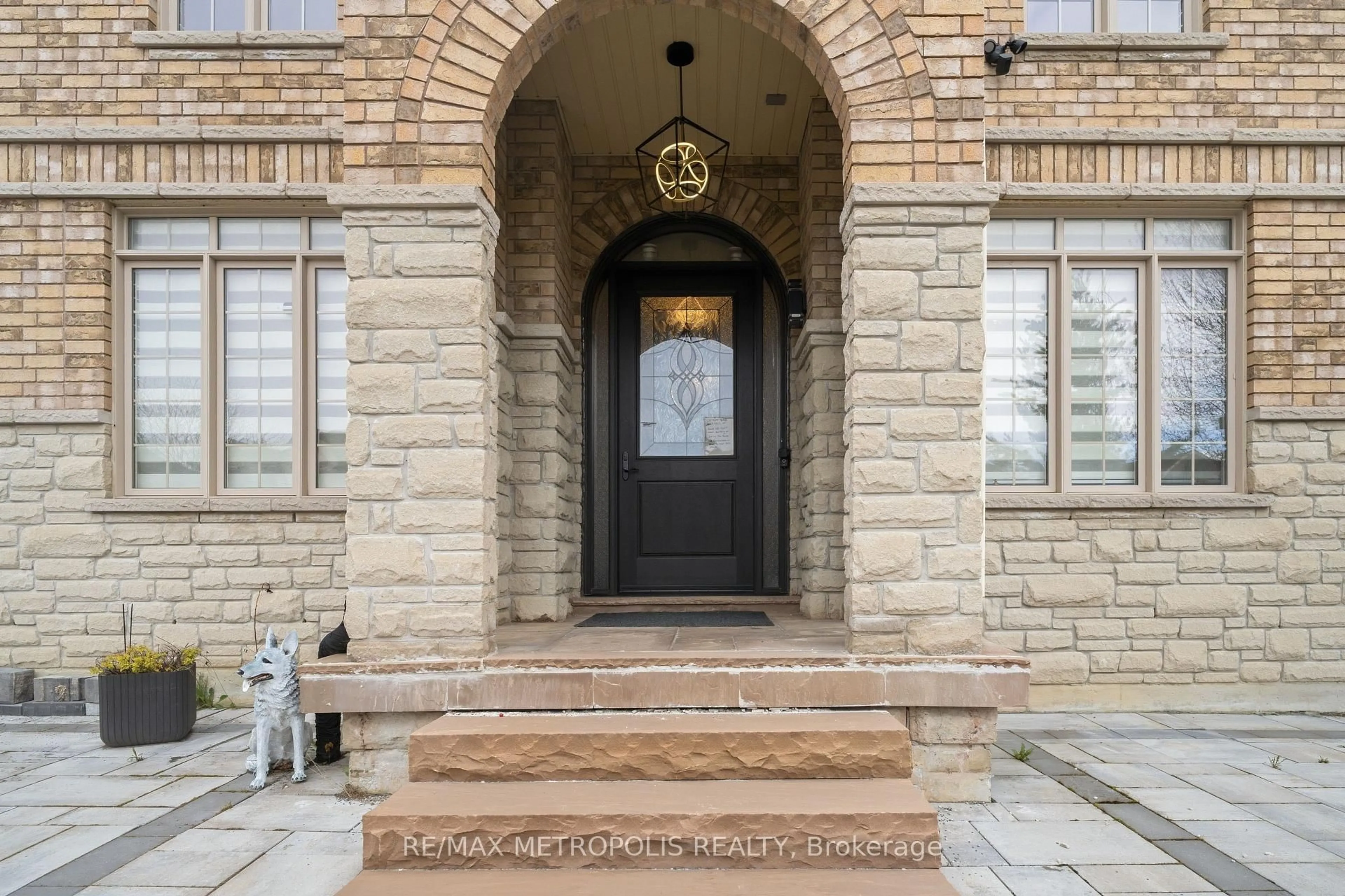 Indoor entryway for 1069 Nellie Little Cres, Newmarket Ontario L3X 3E3
