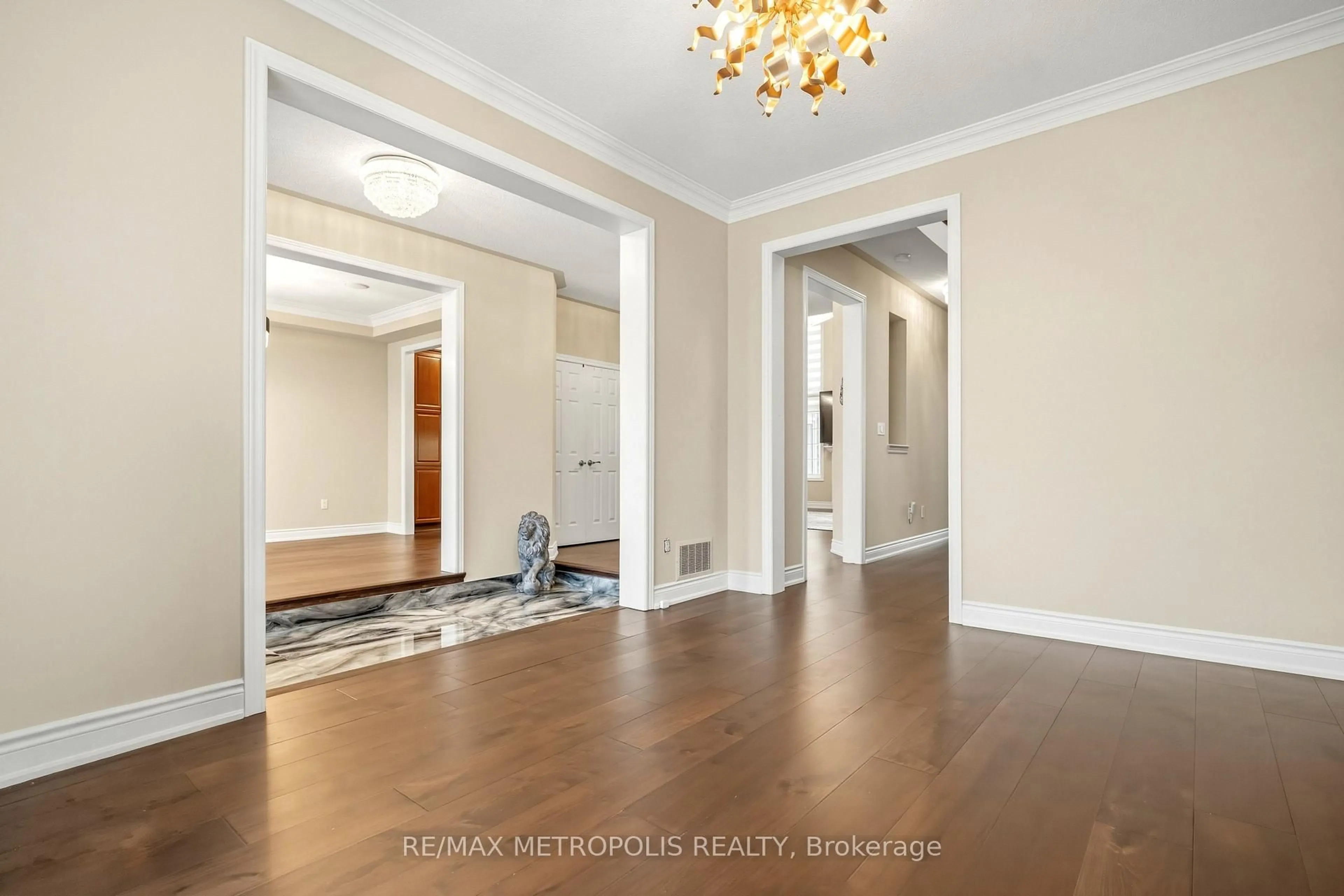 Indoor entryway for 1069 Nellie Little Cres, Newmarket Ontario L3X 3E3