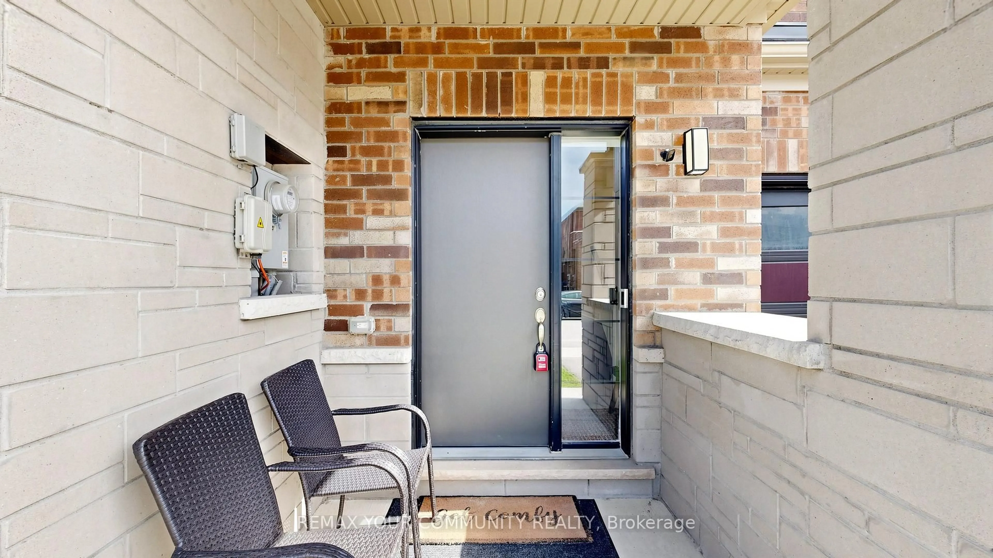 Indoor entryway for 63 Landolfi Way, Bradford West Gwillimbury Ontario L3Z 4L7