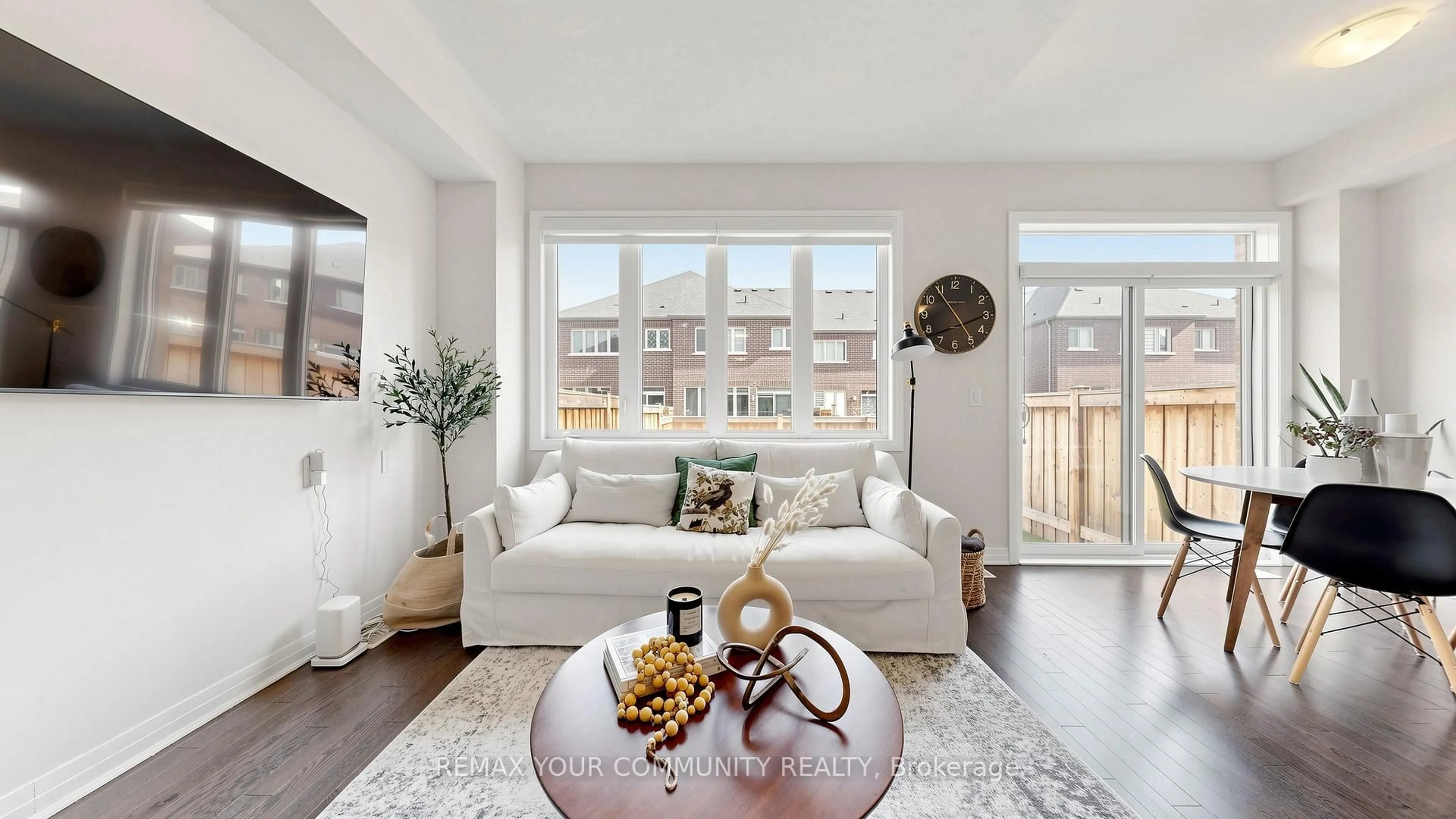 Living room with furniture, unknown for 63 Landolfi Way, Bradford West Gwillimbury Ontario L3Z 4L7