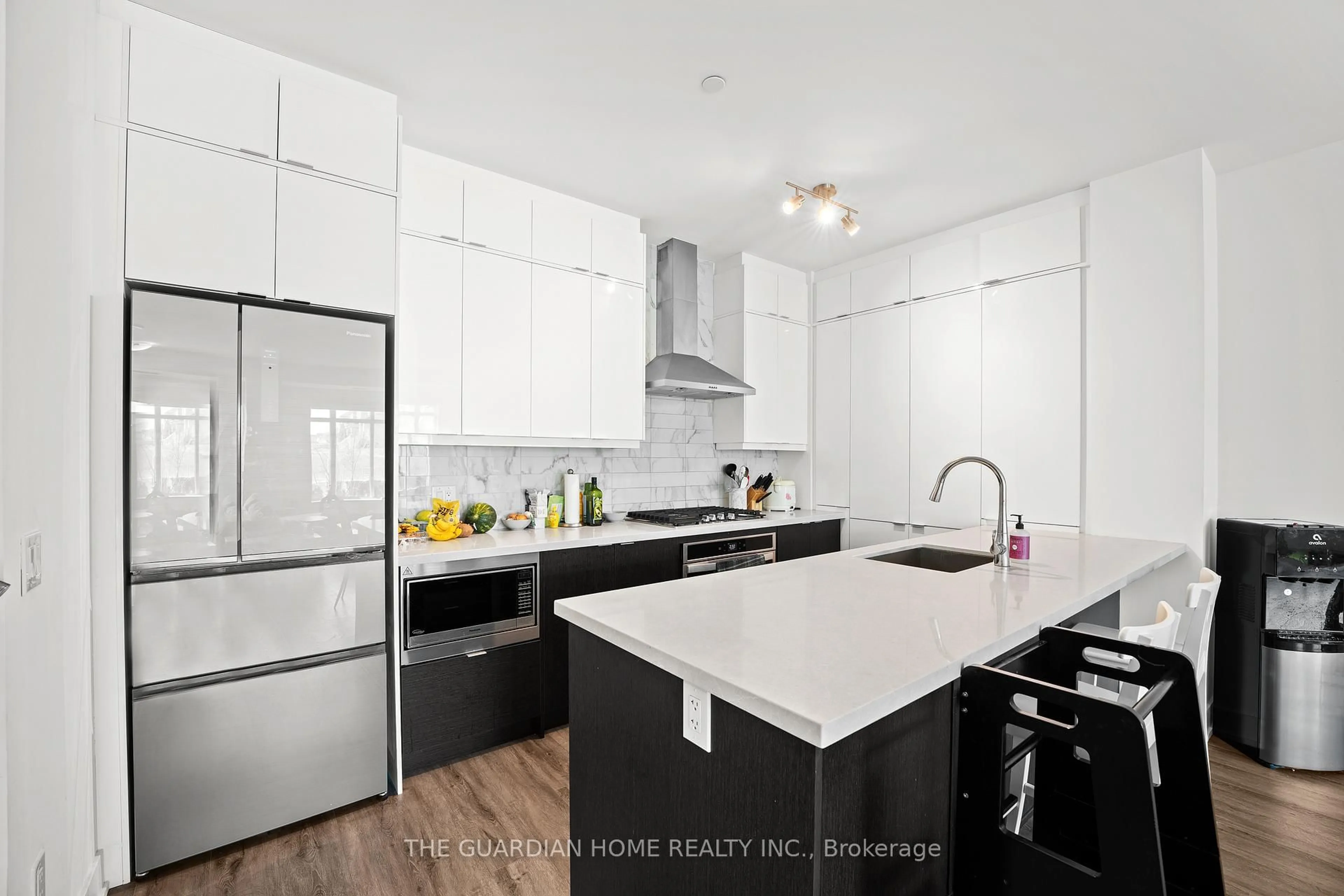 Contemporary kitchen, ceramic/tile floor for 11750 Ninth Line #126B, Whitchurch-Stouffville Ontario L4A 8B4