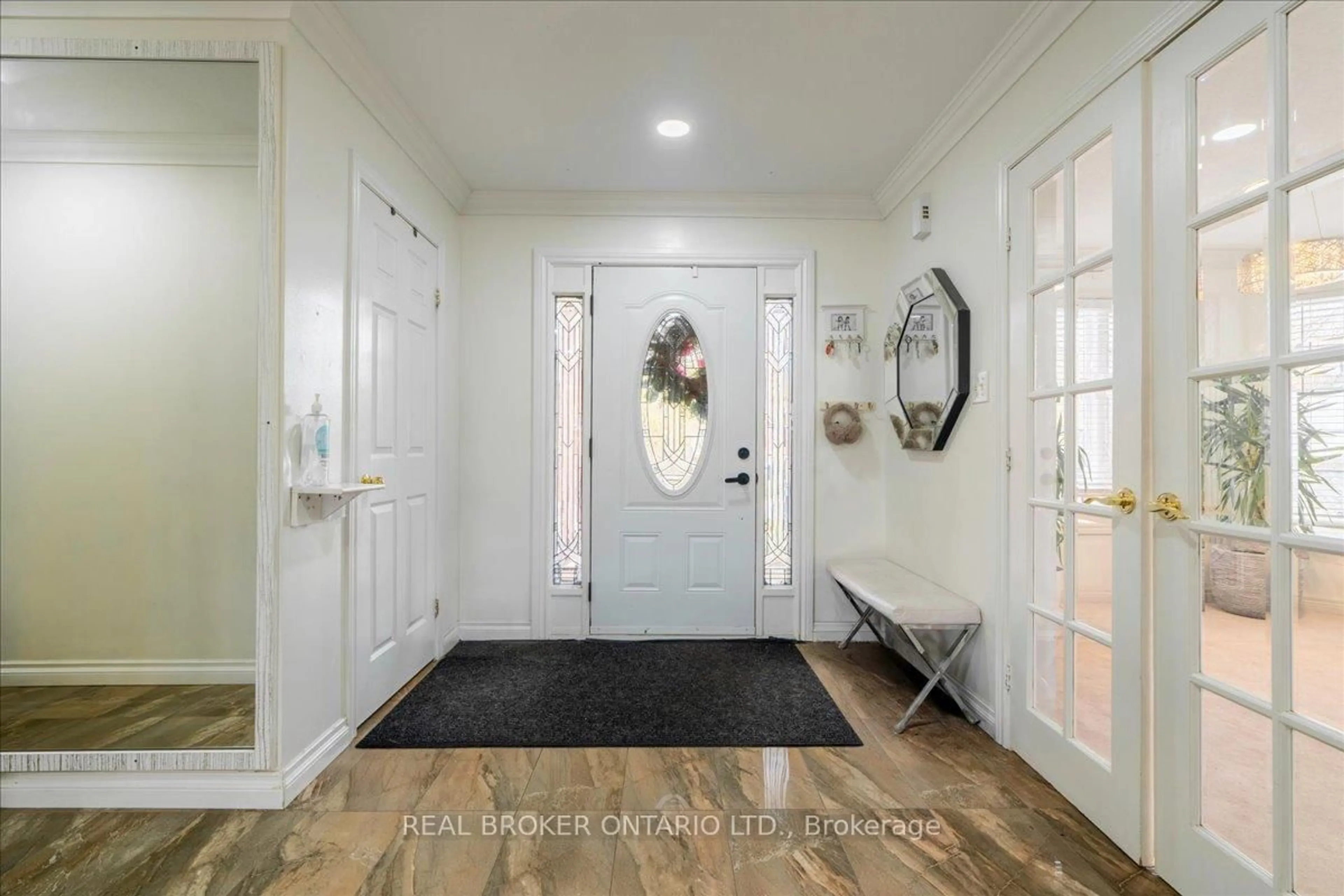 Indoor entryway for 2282 Jack Cres, Innisfil Ontario L9S 2C8