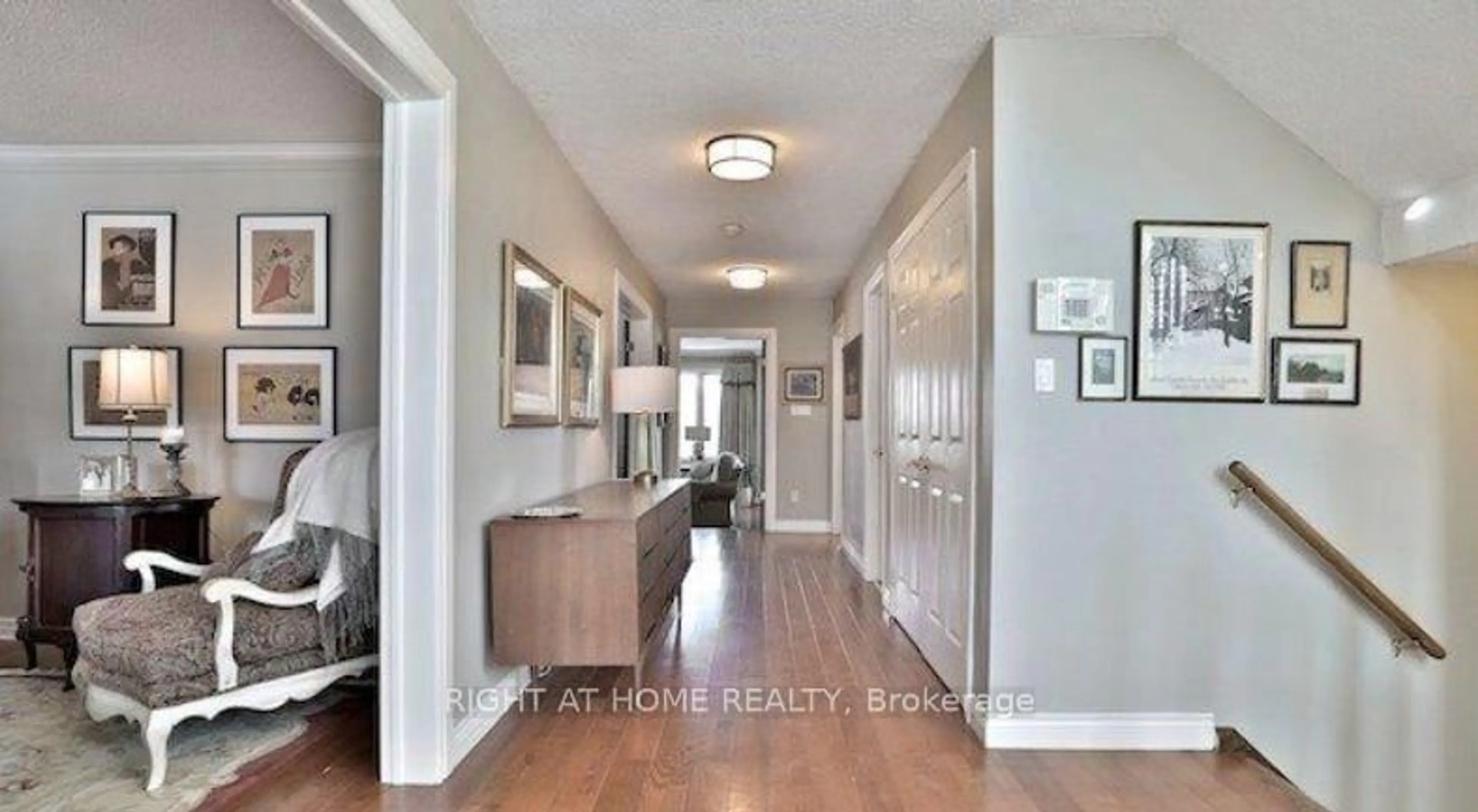 Indoor entryway for 2 Bombay Crt, Richmond Hill Ontario L4E 3L4