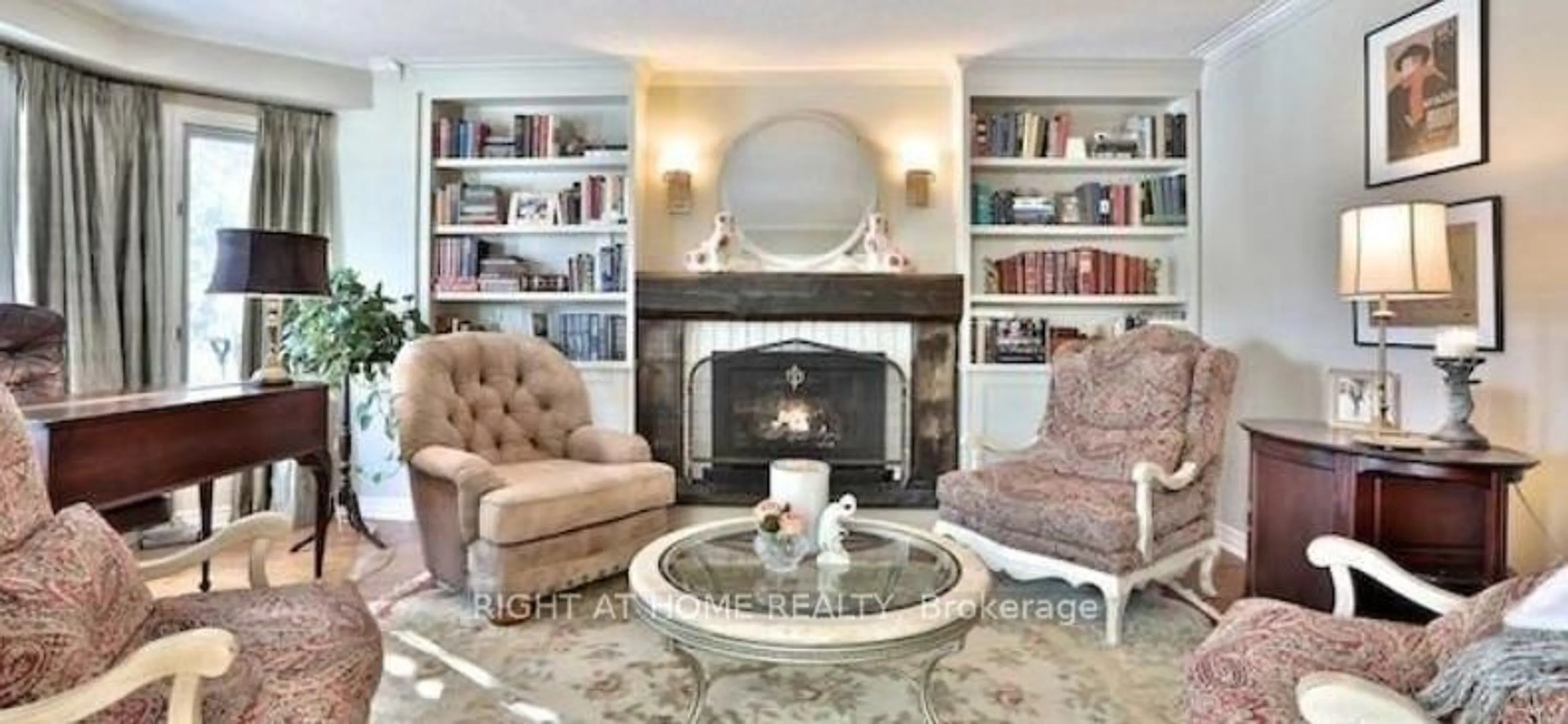 Living room with furniture, unknown for 2 Bombay Crt, Richmond Hill Ontario L4E 3L4