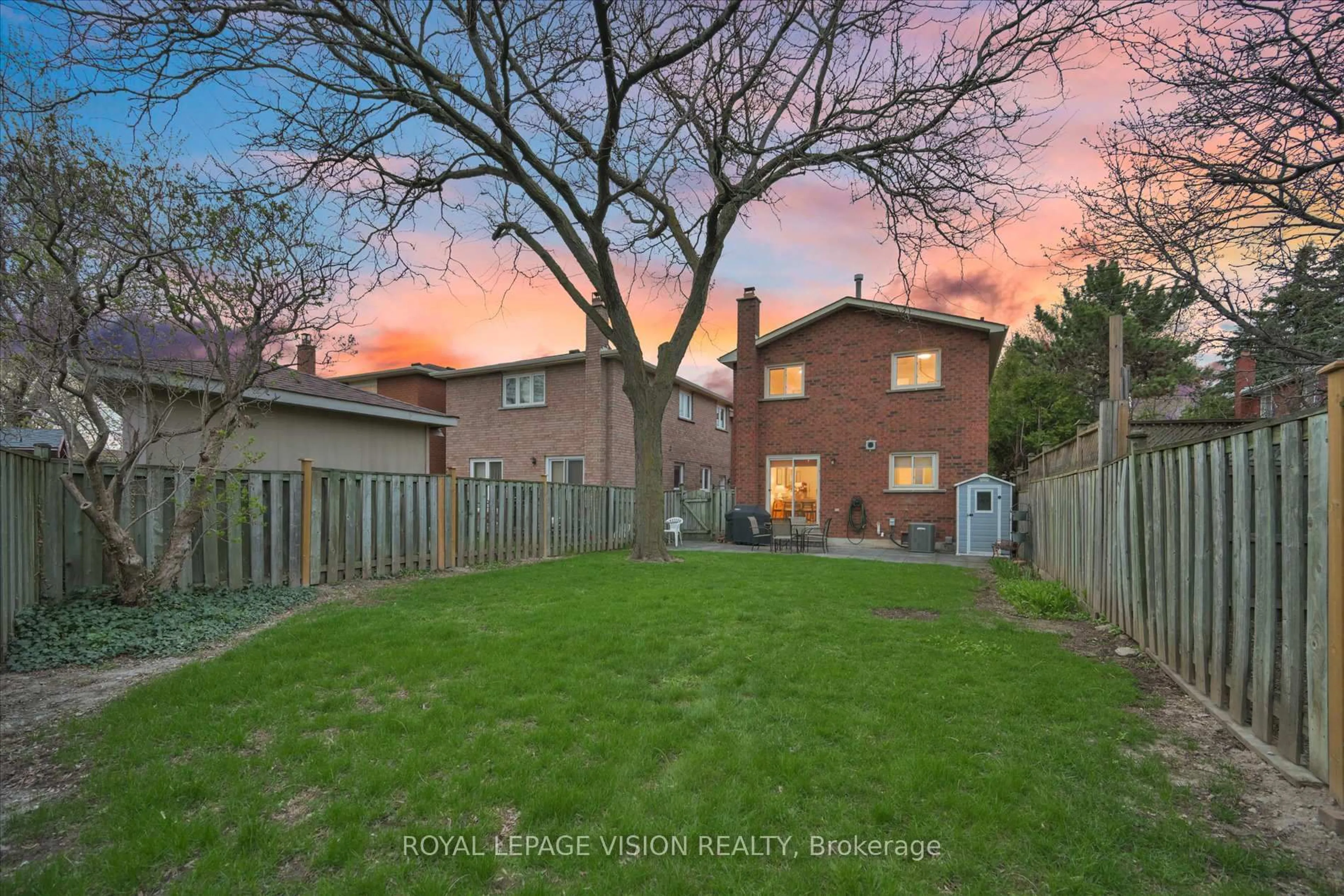 A pic from outside/outdoor area/front of a property/back of a property/a pic from drone, street for 126 Richbell St, Vaughan Ontario L4J 5X2