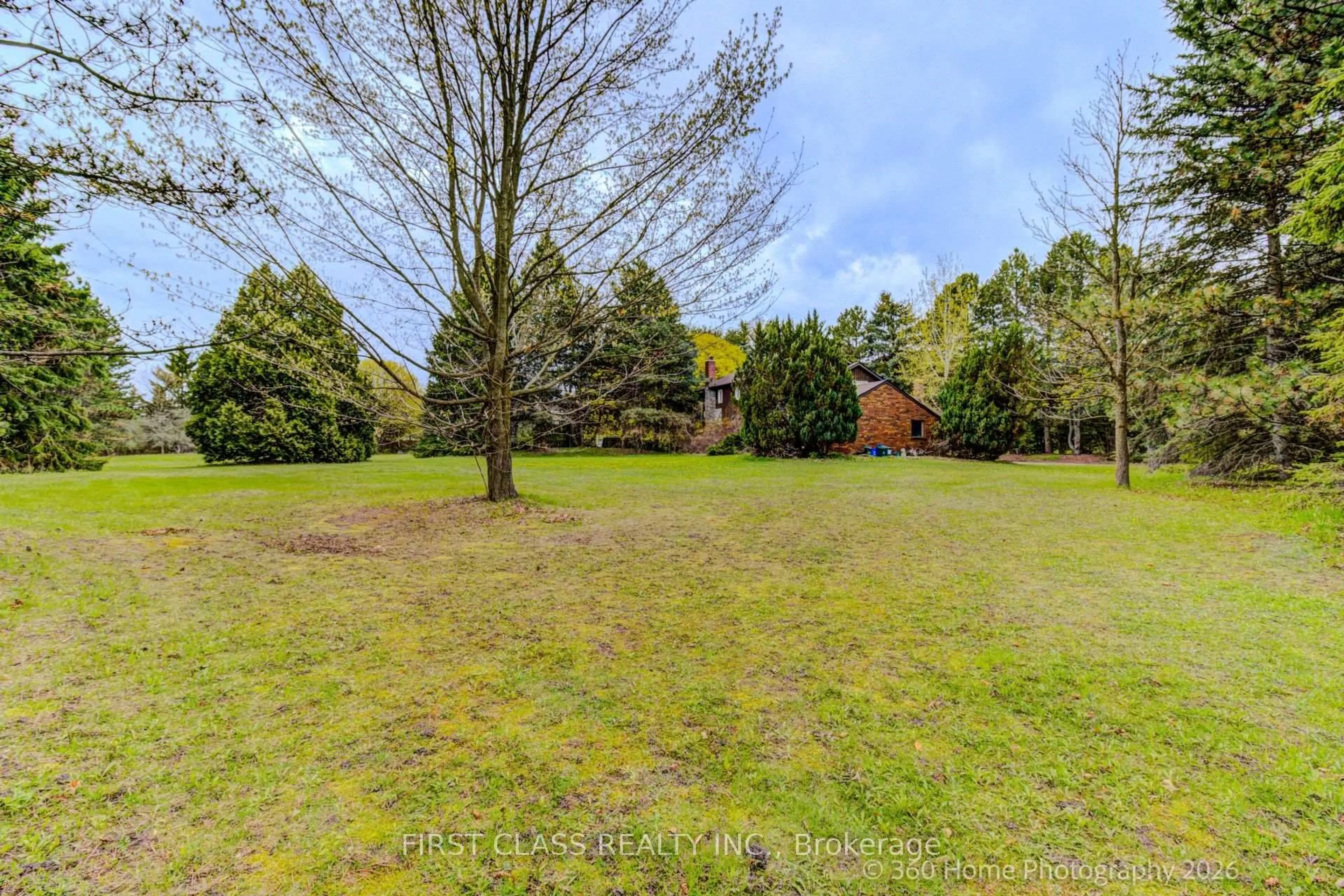A pic from outside/outdoor area/front of a property/back of a property/a pic from drone, forest/trees view for 1201 Kingdale Rd, Newmarket Ontario L3Y 4W1