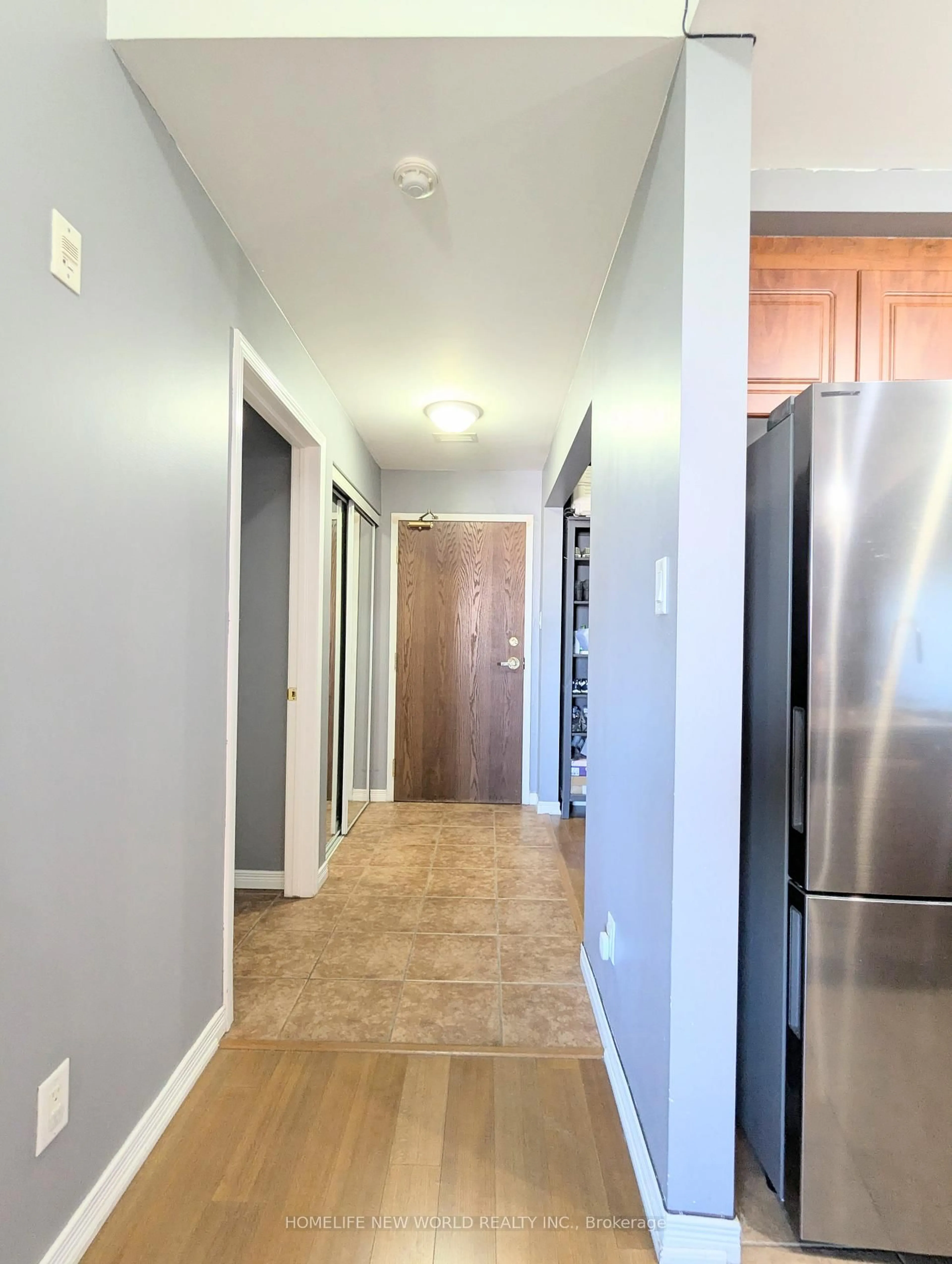 Unknown for 8 Maison Parc Crt #601, Vaughan Ontario L4J 9K5