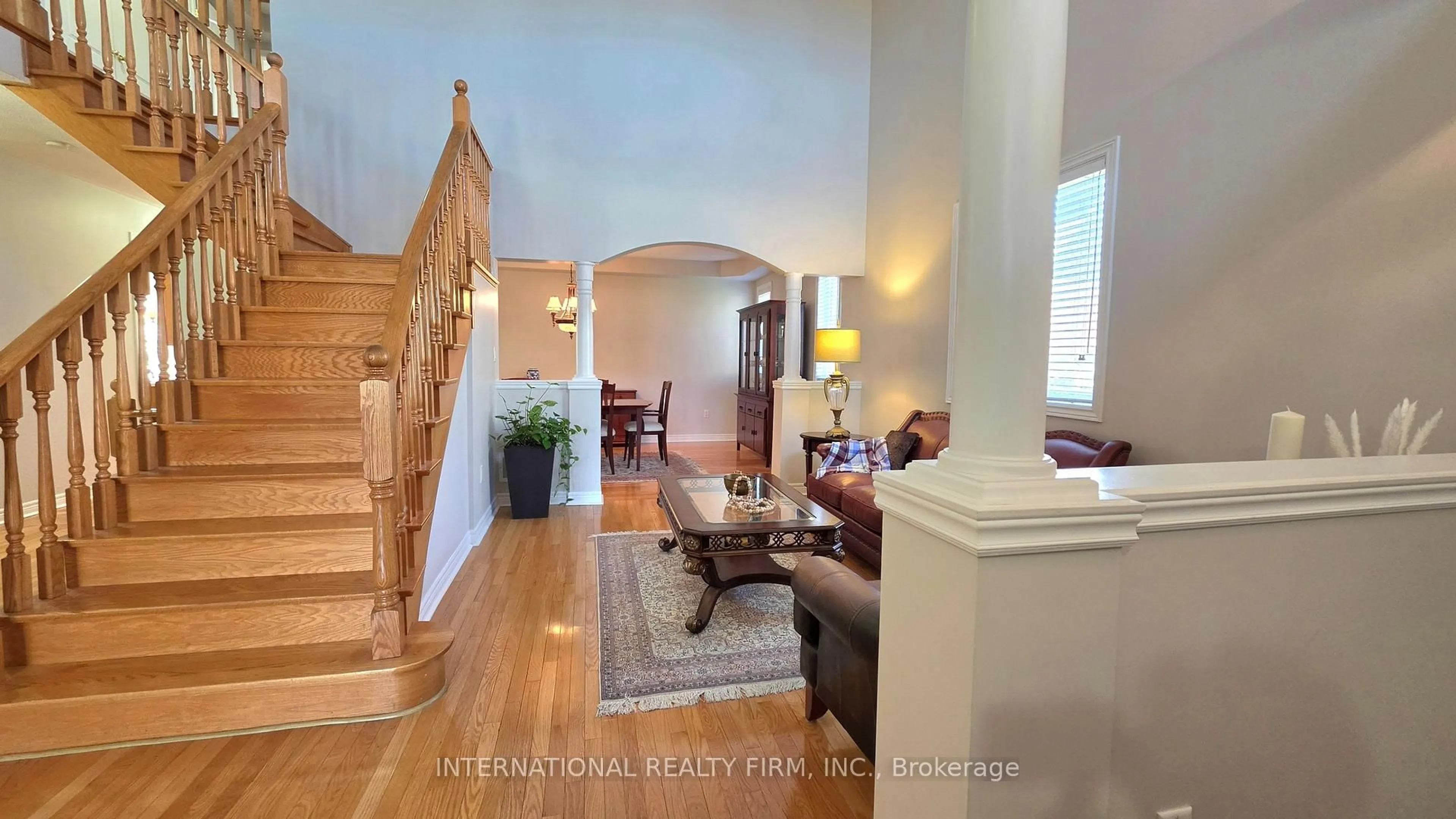 Indoor foyer for 30 O'Hara Cres, Richmond Hill Ontario L4E 4L3