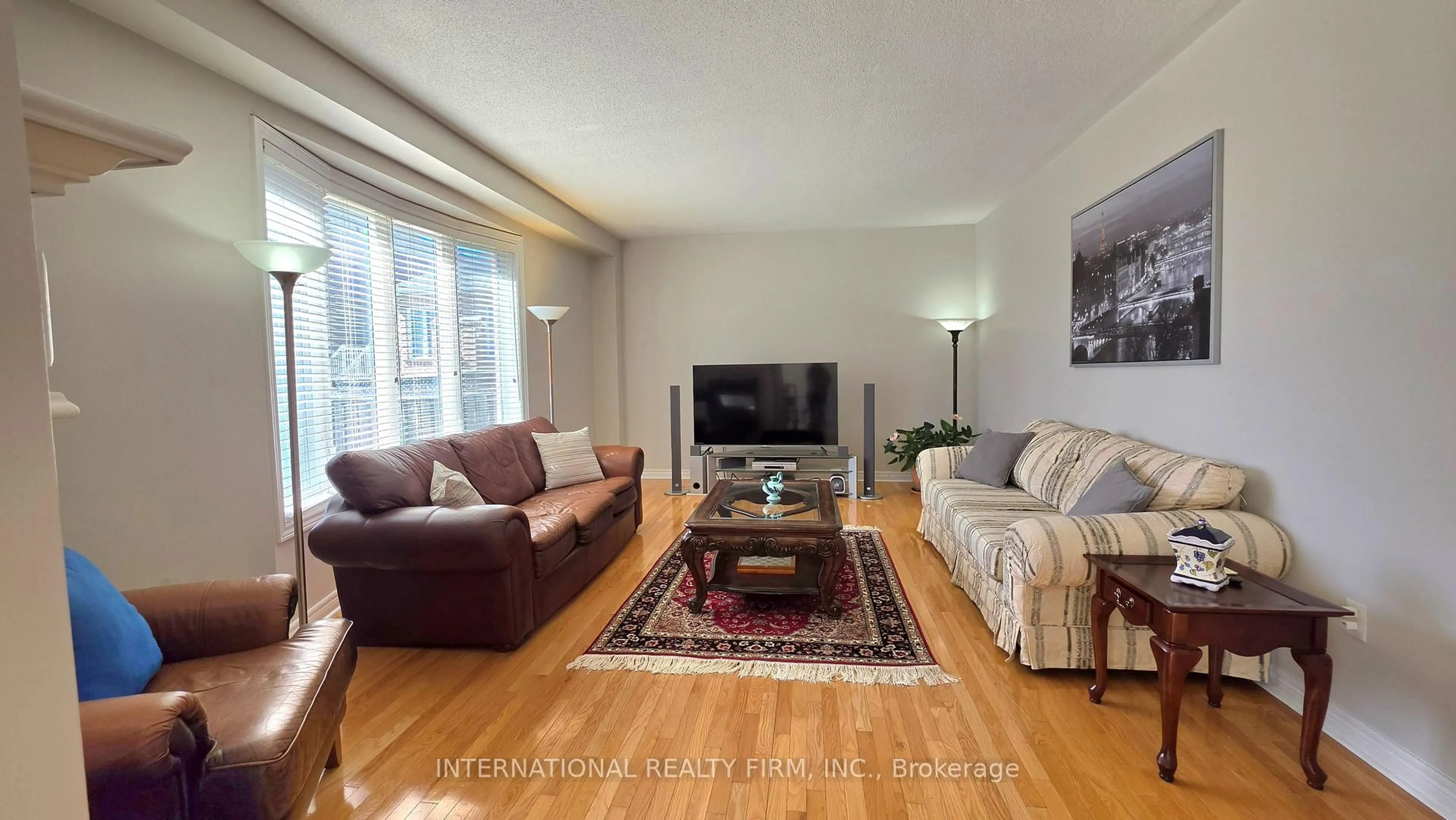 Living room with furniture, wood/laminate floor for 30 O'Hara Cres, Richmond Hill Ontario L4E 4L3