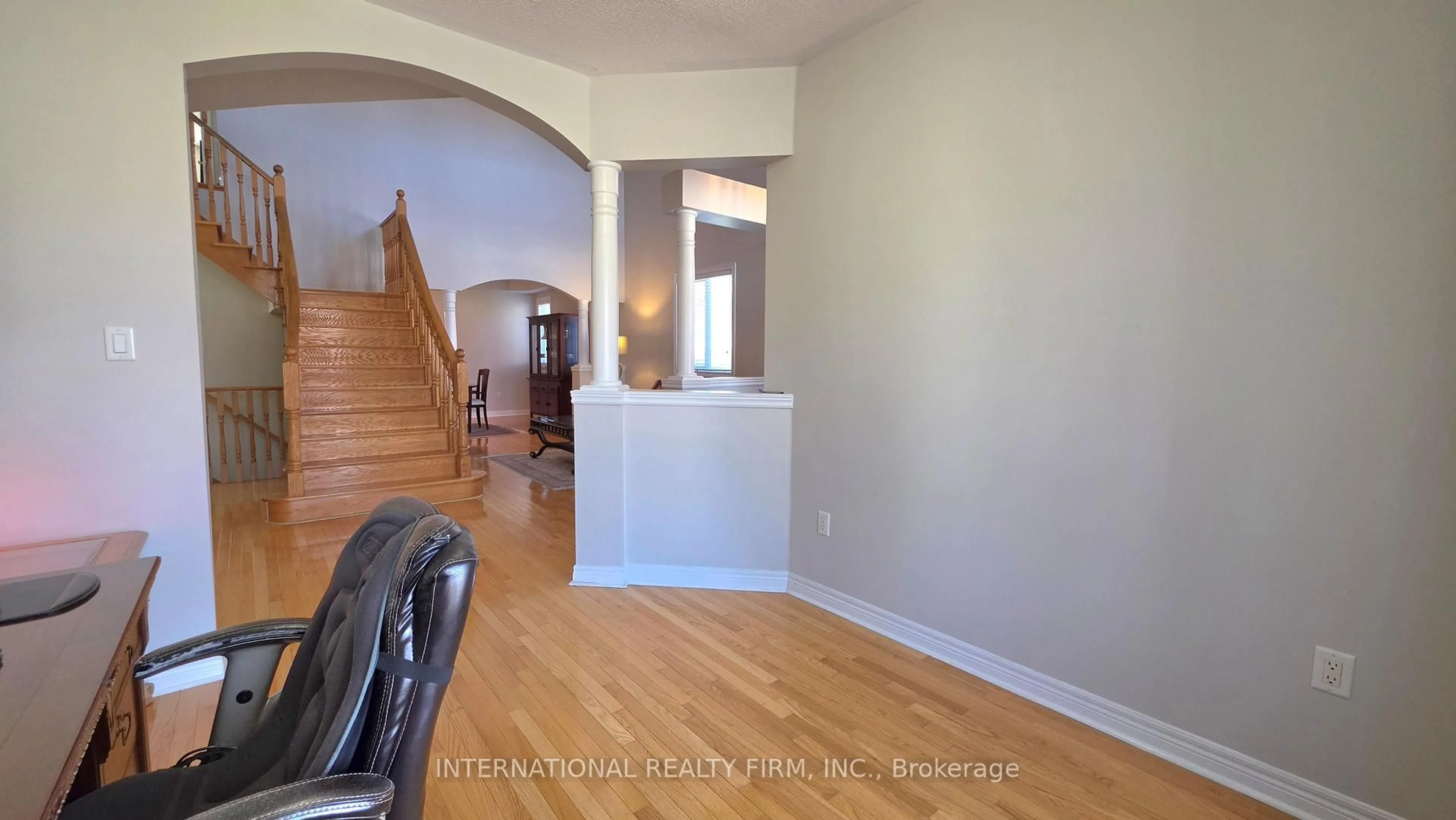 Indoor foyer for 30 O'Hara Cres, Richmond Hill Ontario L4E 4L3