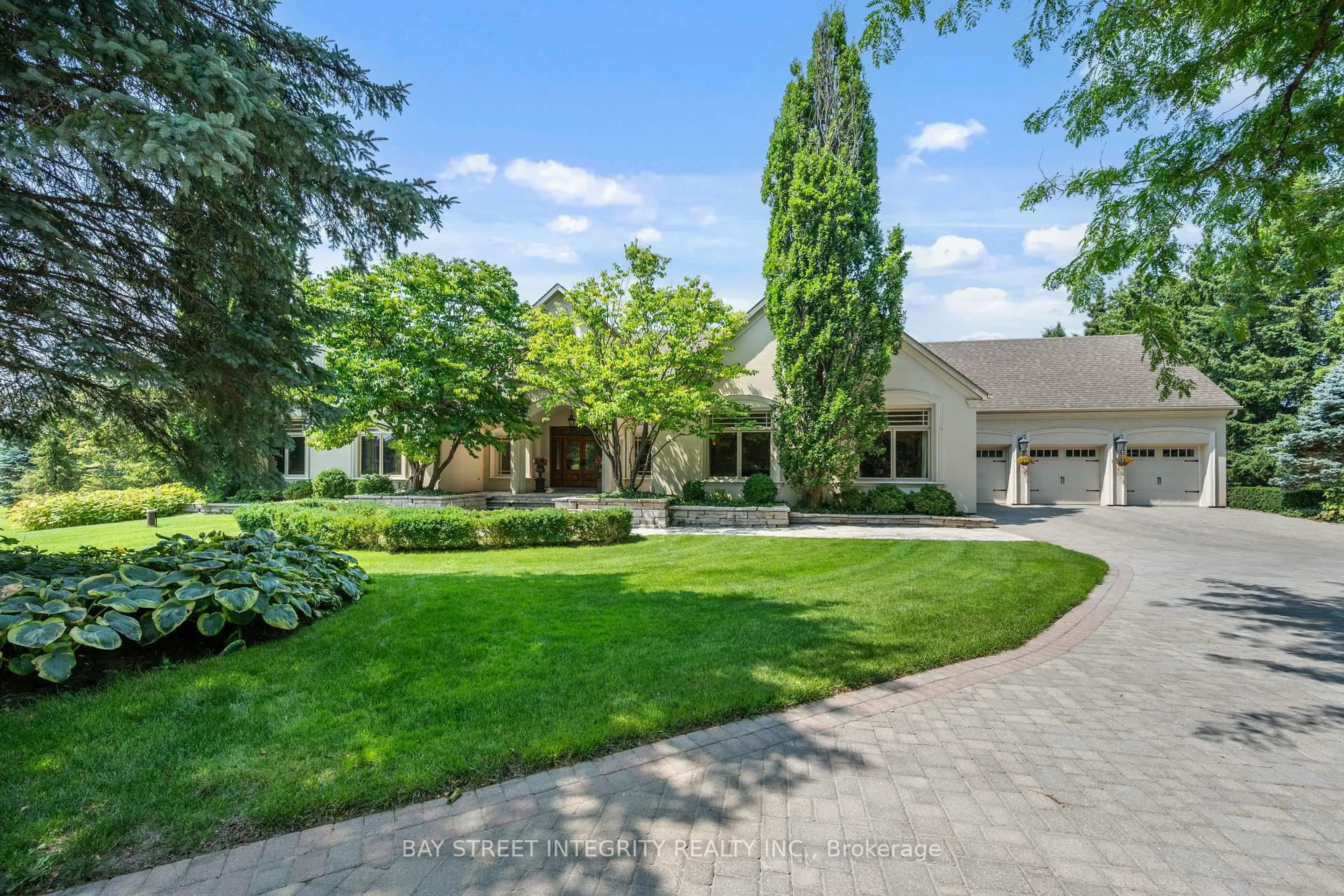 Unknown for 12 Alm Crt, Aurora Ontario L4G 6W8
