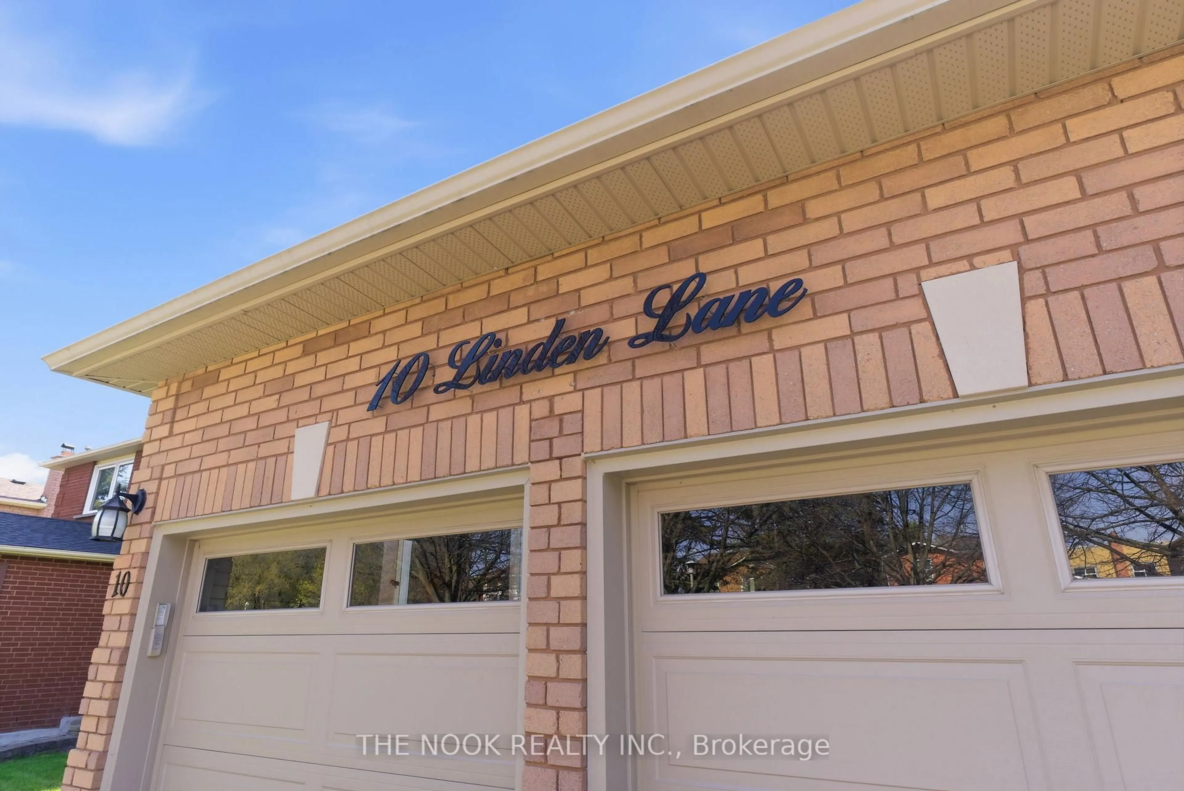 Home with brick exterior material, street for 10 Linden Lane, Whitchurch-Stouffville Ontario L4A 5S1