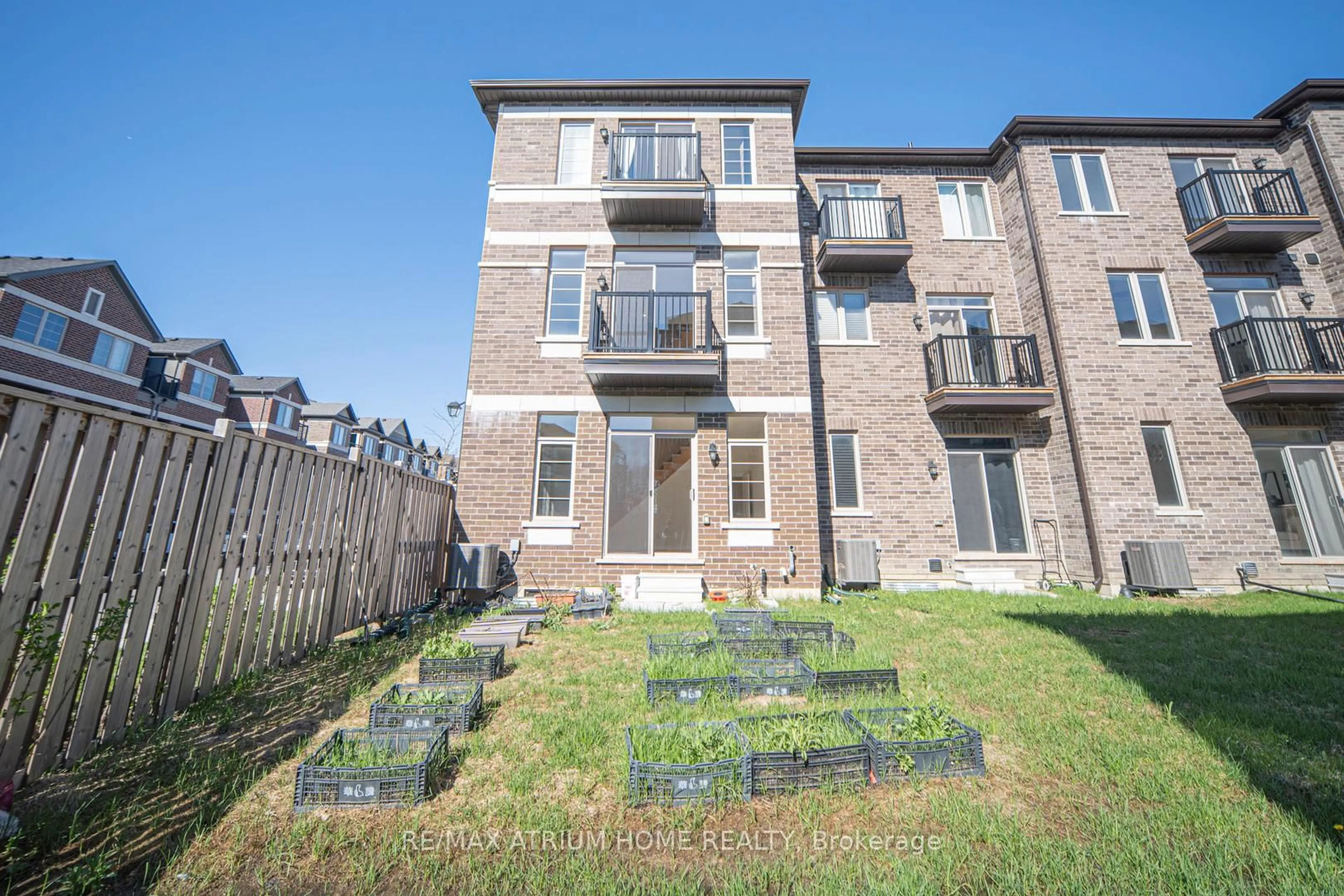 A pic from outside/outdoor area/front of a property/back of a property/a pic from drone, street for 1 Sissons Way, Markham Ontario L6B 1R2