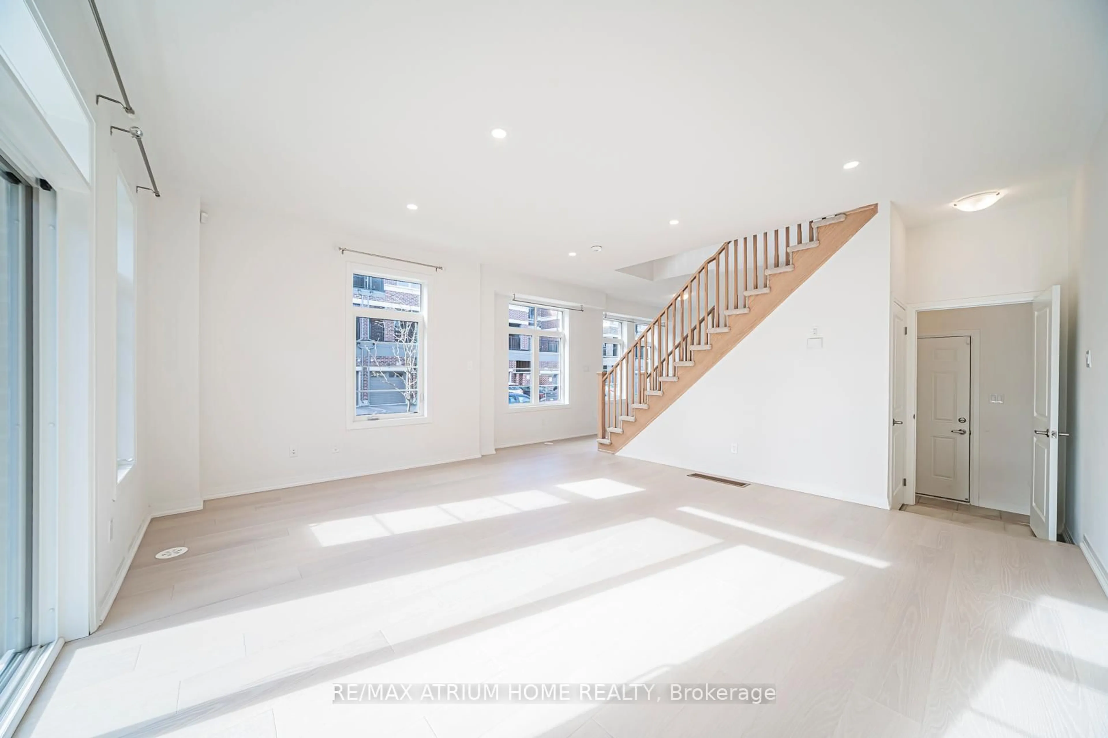 Indoor foyer for 1 Sissons Way, Markham Ontario L6B 1R2