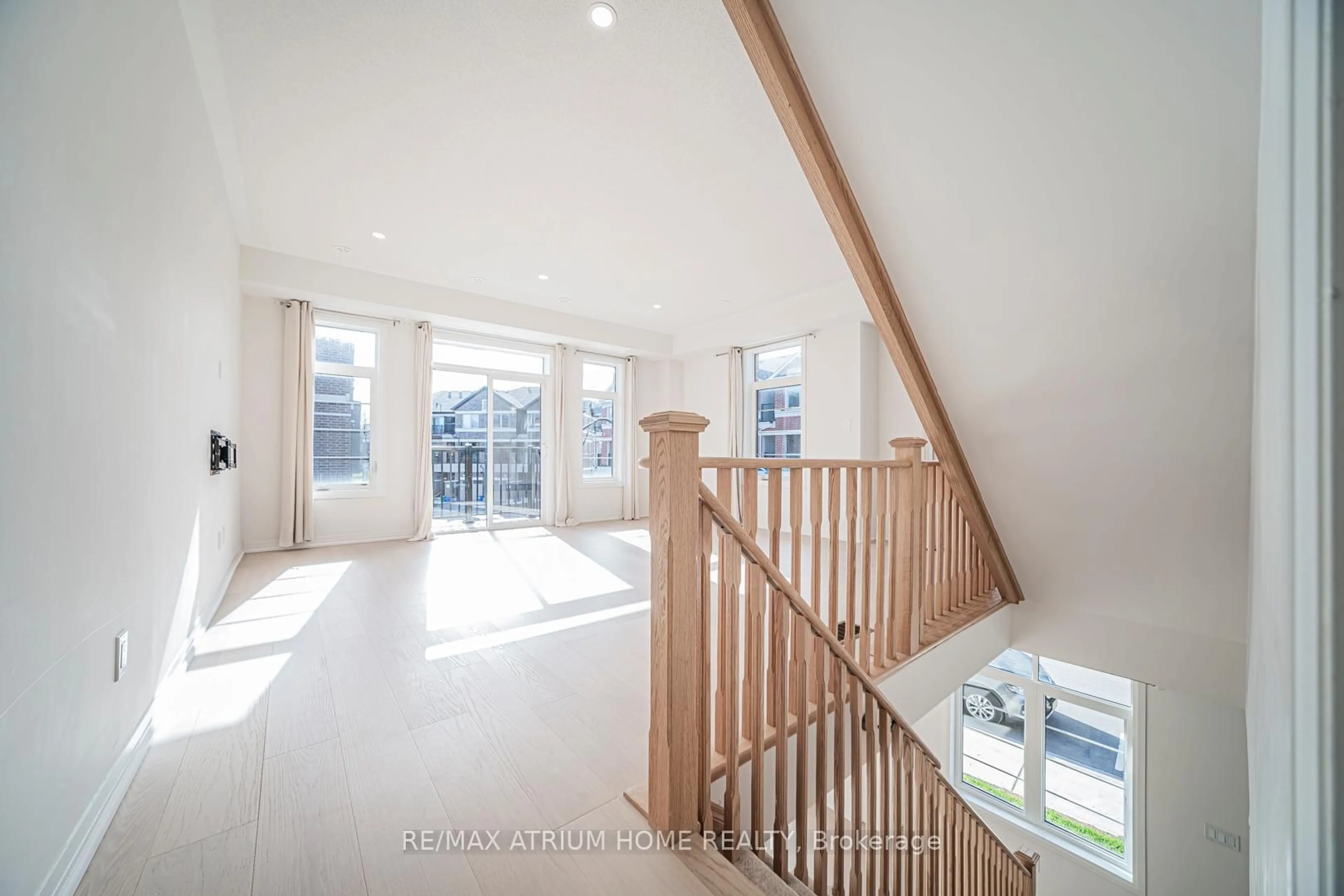 Indoor foyer for 1 Sissons Way, Markham Ontario L6B 1R2