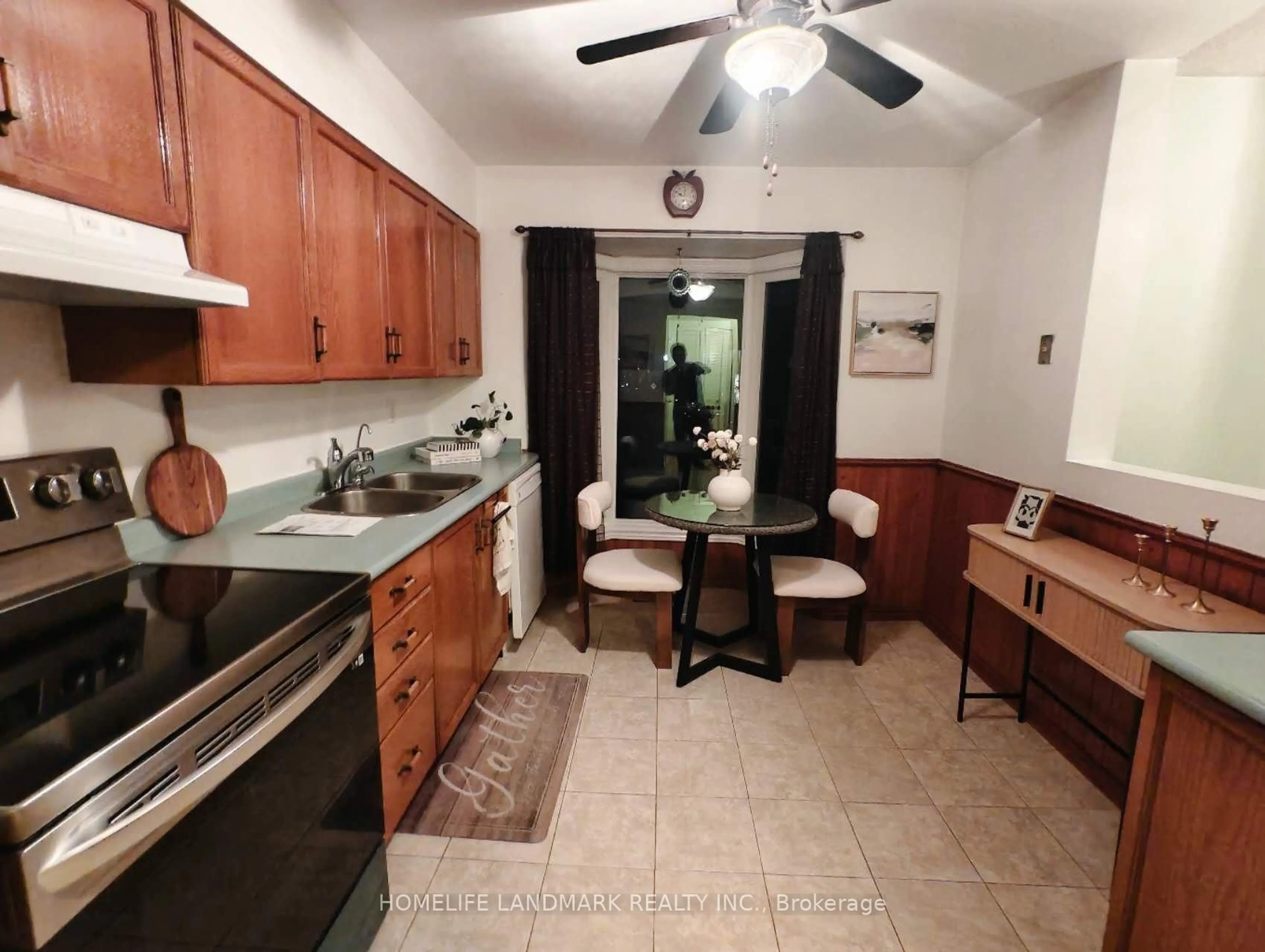Standard kitchen, ceramic/tile floor for 119 William Curtis Circ #57, Newmarket Ontario L3Y 8L8