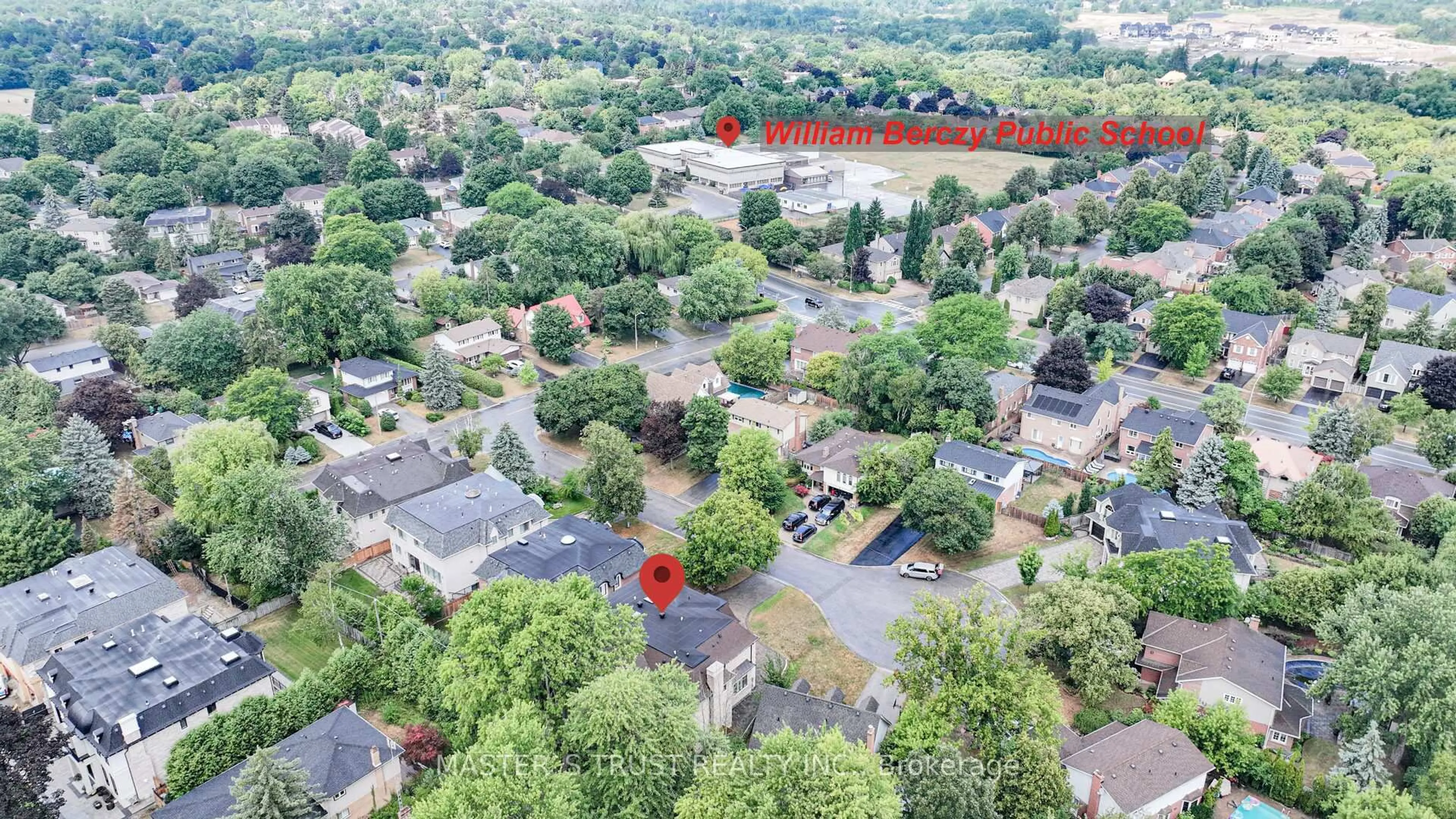 A pic from outside/outdoor area/front of a property/back of a property/a pic from drone, street for 7 Trumpour Crt, Markham Ontario L3R 2L4