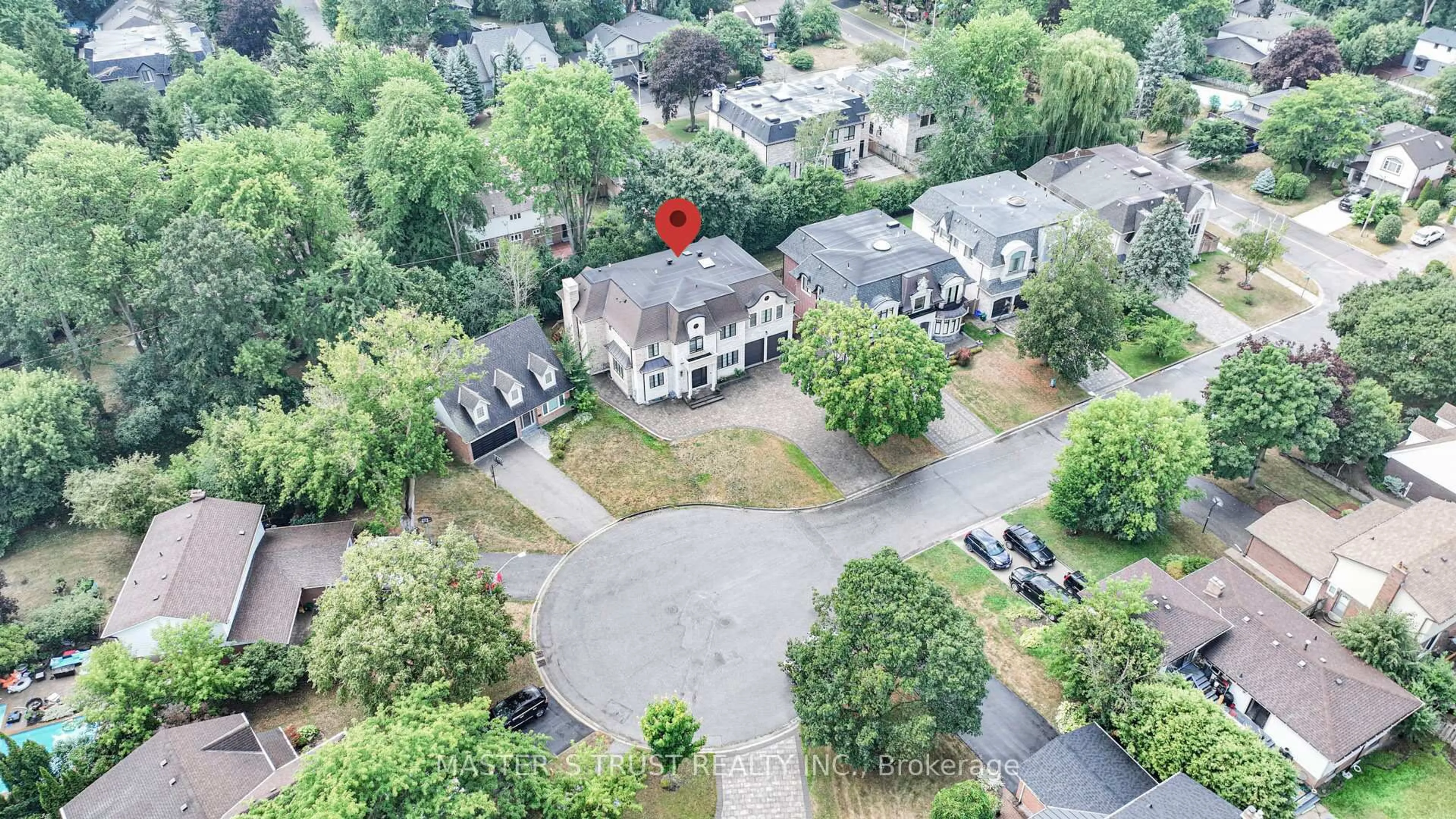 A pic from outside/outdoor area/front of a property/back of a property/a pic from drone, street for 7 Trumpour Crt, Markham Ontario L3R 2L4