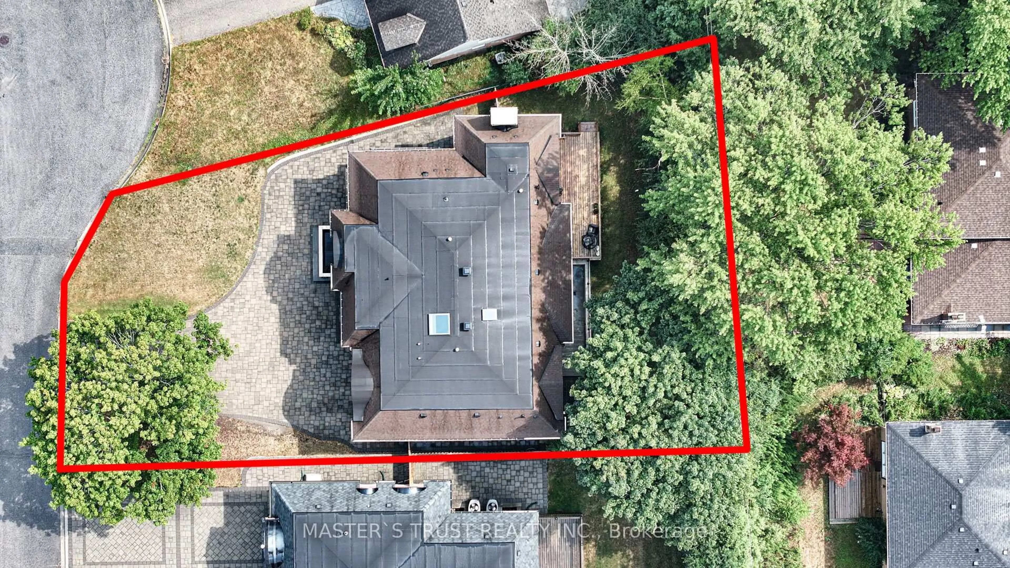 A pic from outside/outdoor area/front of a property/back of a property/a pic from drone, street for 7 Trumpour Crt, Markham Ontario L3R 2L4