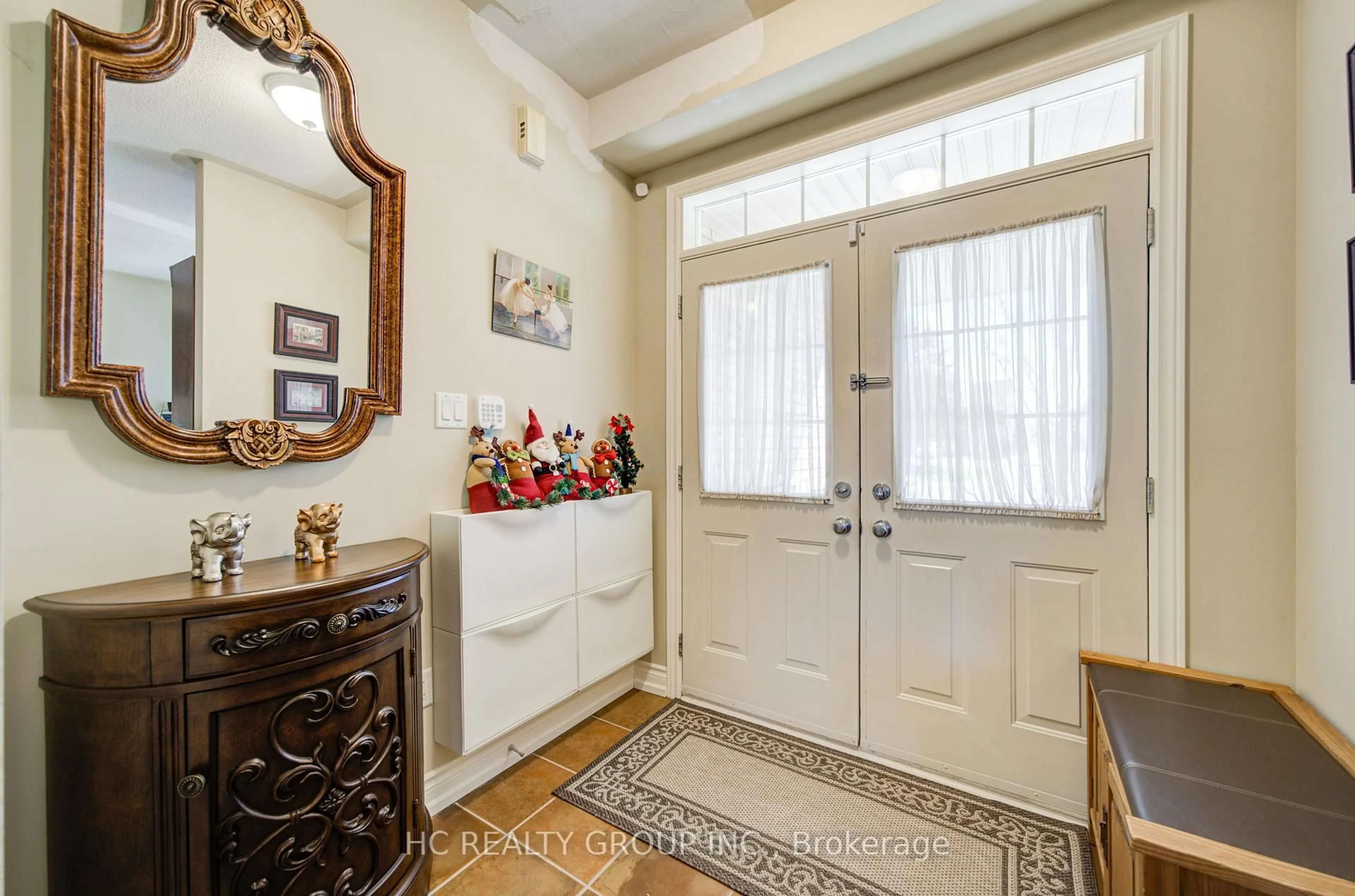 Indoor entryway for 60 Brockdale St, Richmond Hill Ontario L4E 4W2