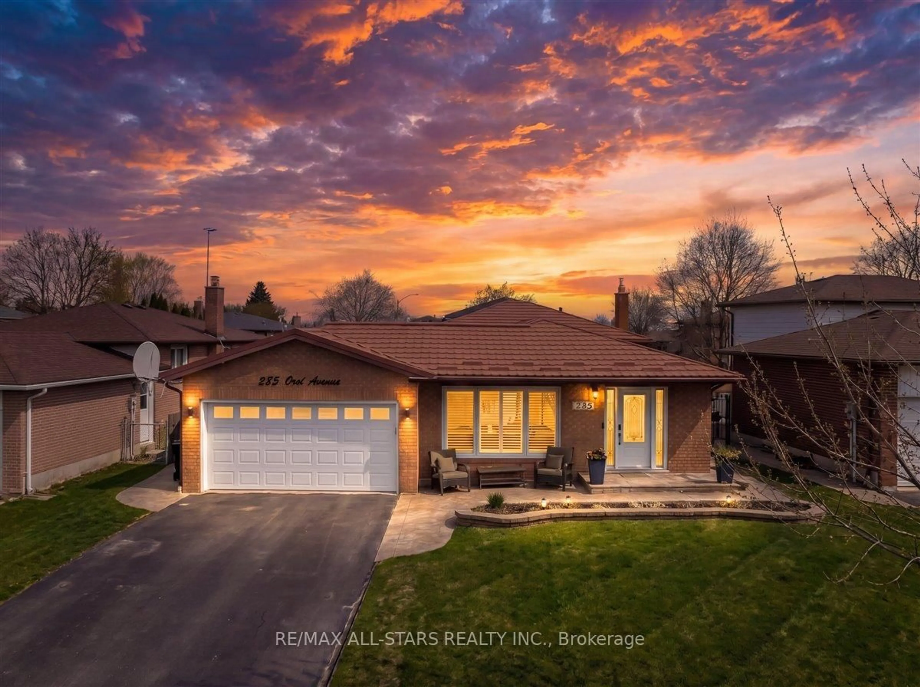 A pic from outside/outdoor area/front of a property/back of a property/a pic from drone, street for 285 Orsi Ave, Bradford West Gwillimbury Ontario L3Z 1B8