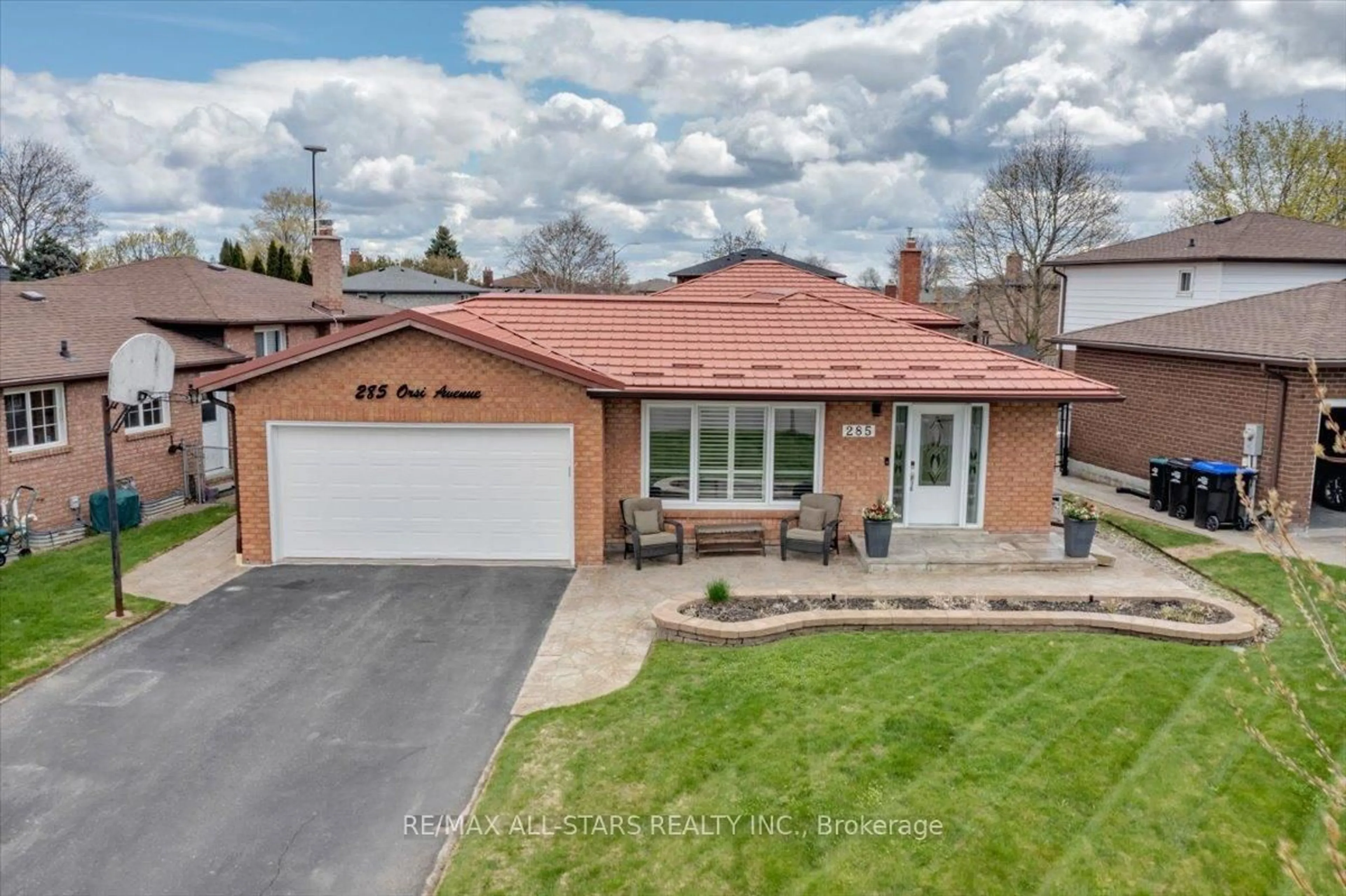 Home with brick exterior material, street for 285 Orsi Ave, Bradford West Gwillimbury Ontario L3Z 1B8