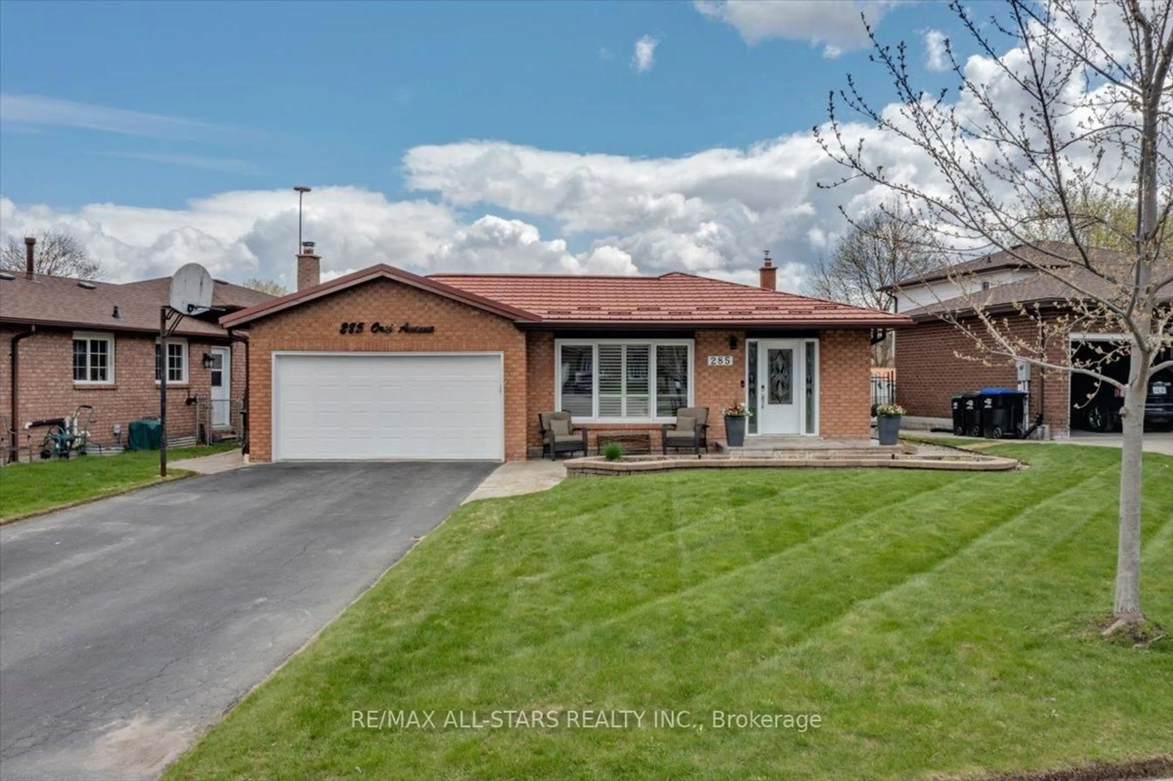 Home with brick exterior material, street for 285 Orsi Ave, Bradford West Gwillimbury Ontario L3Z 1B8