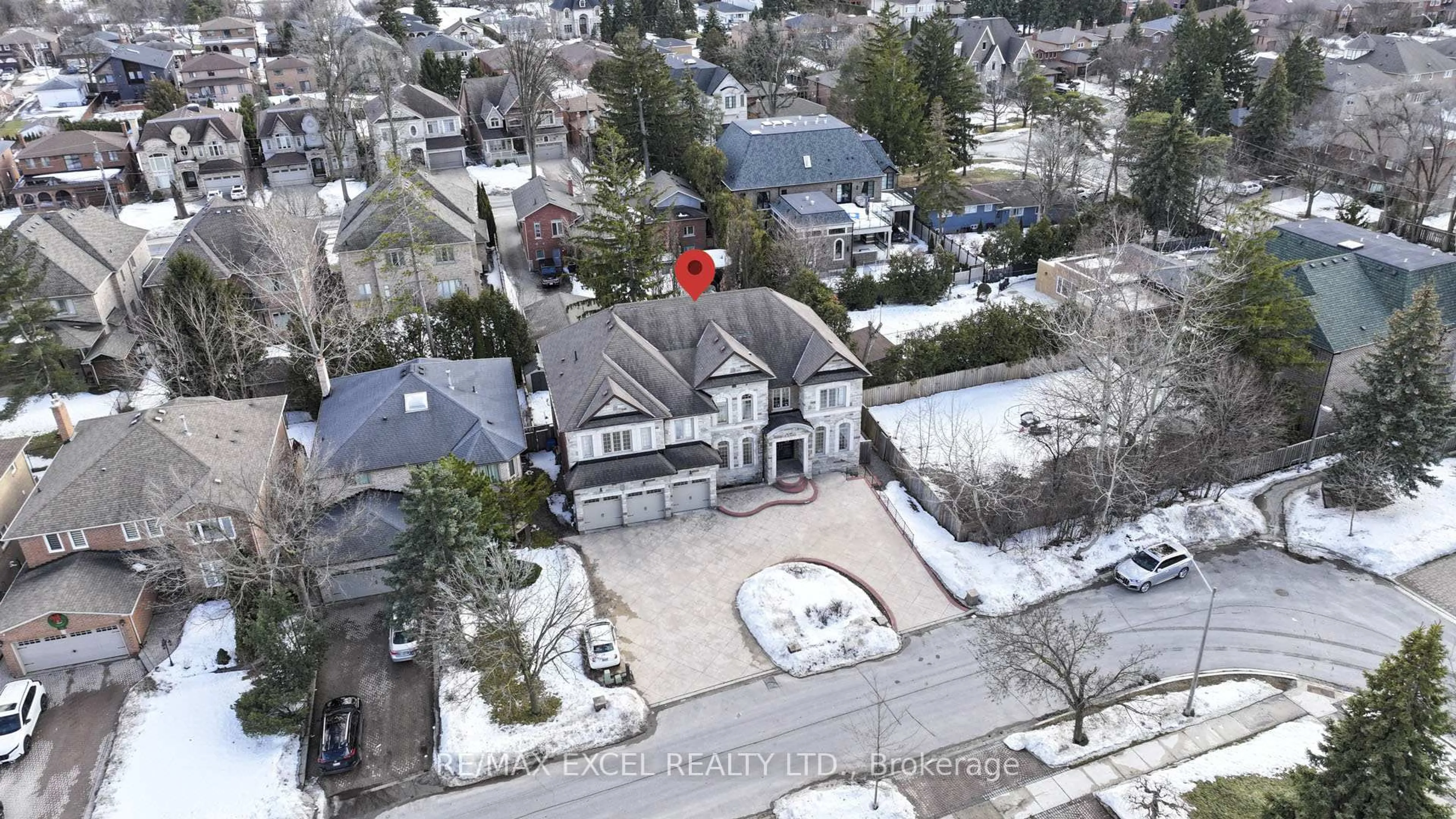 A pic from outside/outdoor area/front of a property/back of a property/a pic from drone, street for 19 Addison St, Richmond Hill Ontario L4C 9N1