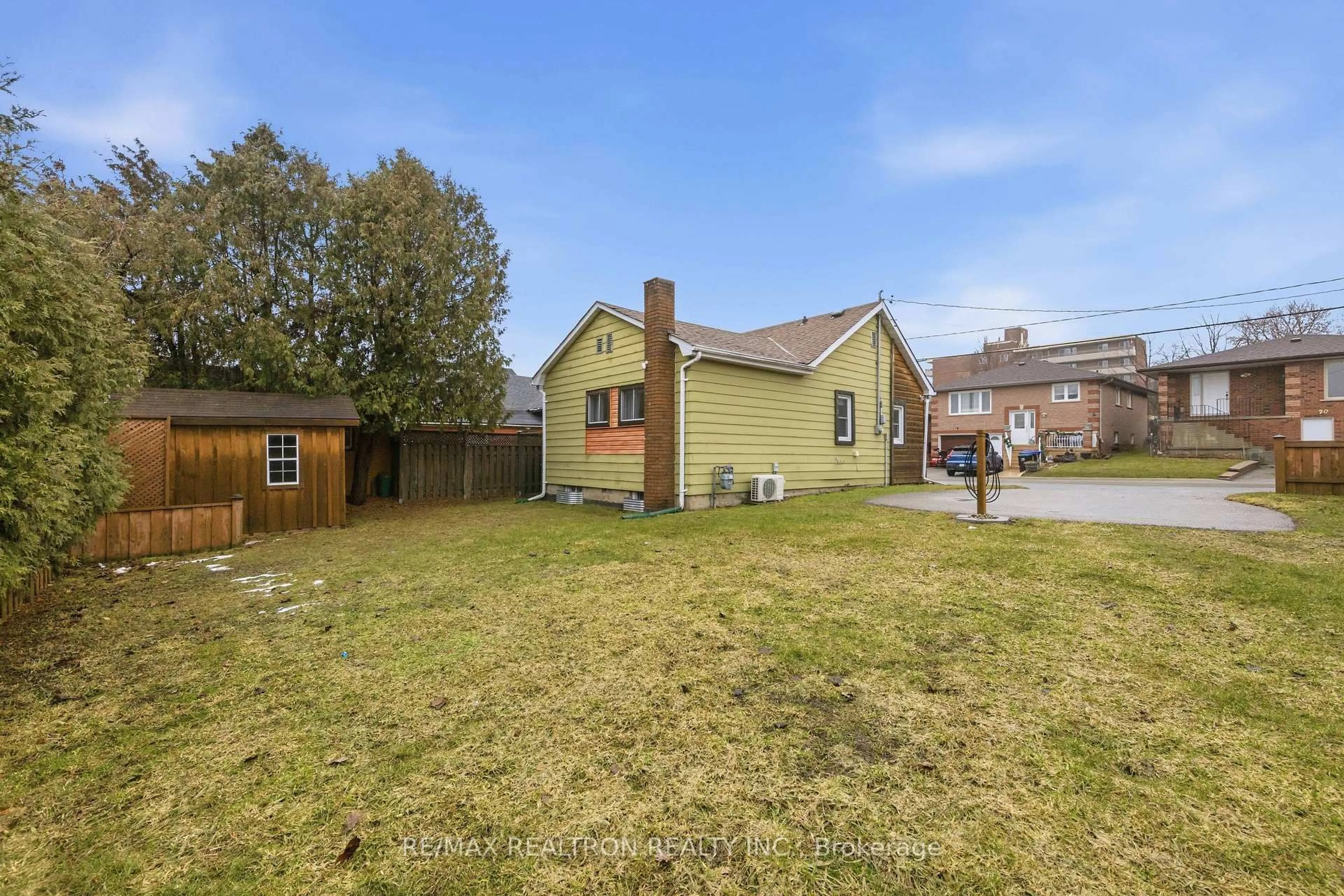 A pic from outside/outdoor area/front of a property/back of a property/a pic from drone, street for 25 Bingham St, Bradford West Gwillimbury Ontario L3Z 1X1