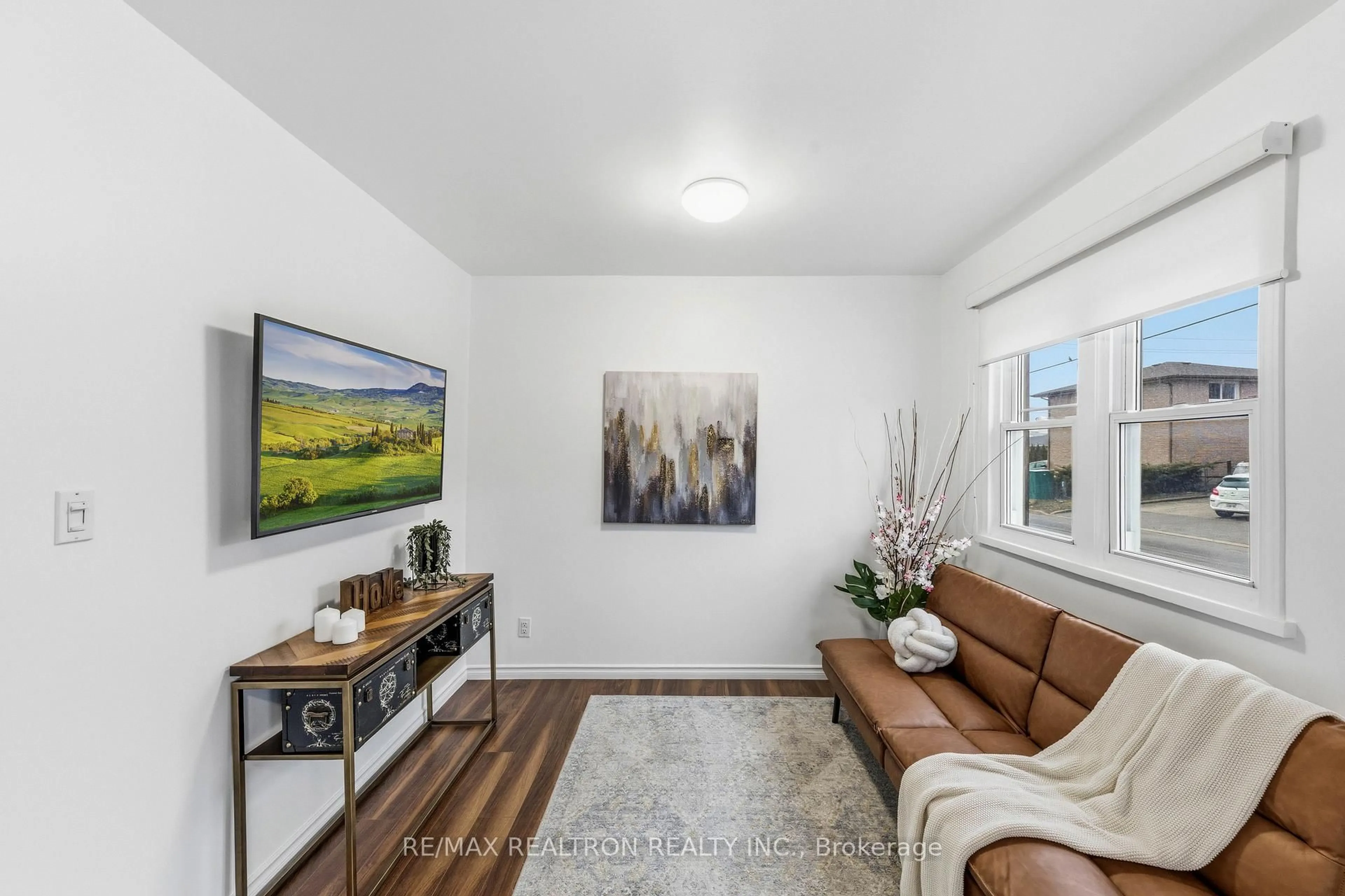 Living room with furniture, unknown for 25 Bingham St, Bradford West Gwillimbury Ontario L3Z 1X1
