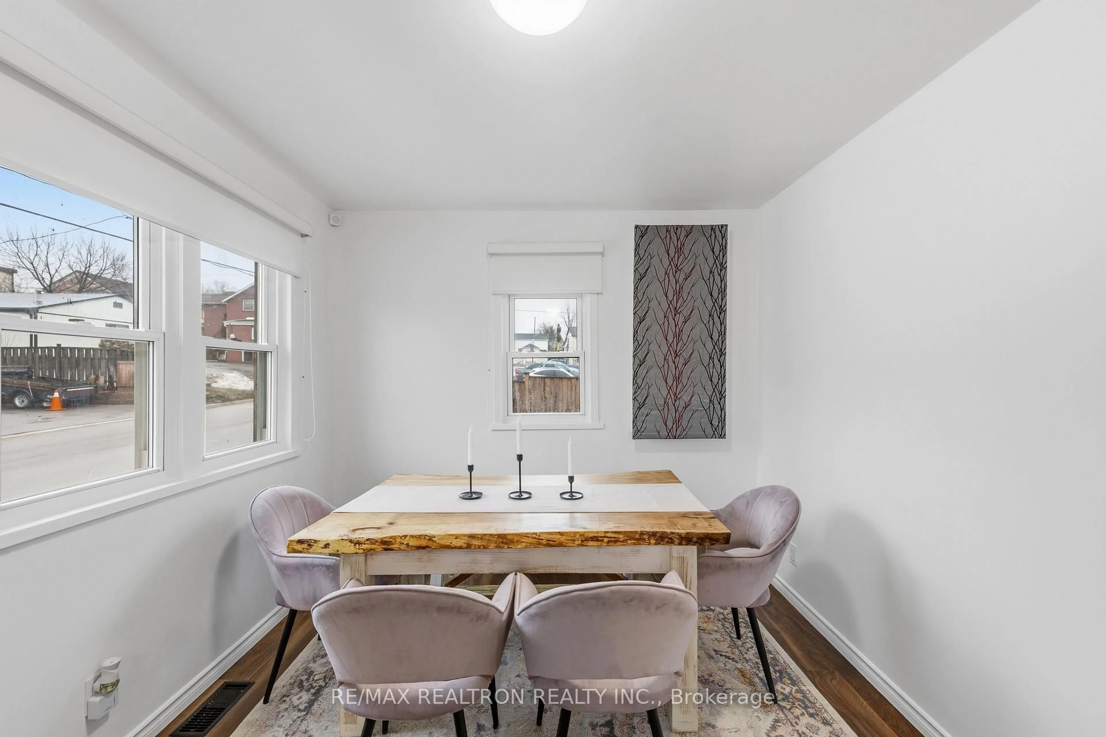 Dining room, unknown for 25 Bingham St, Bradford West Gwillimbury Ontario L3Z 1X1
