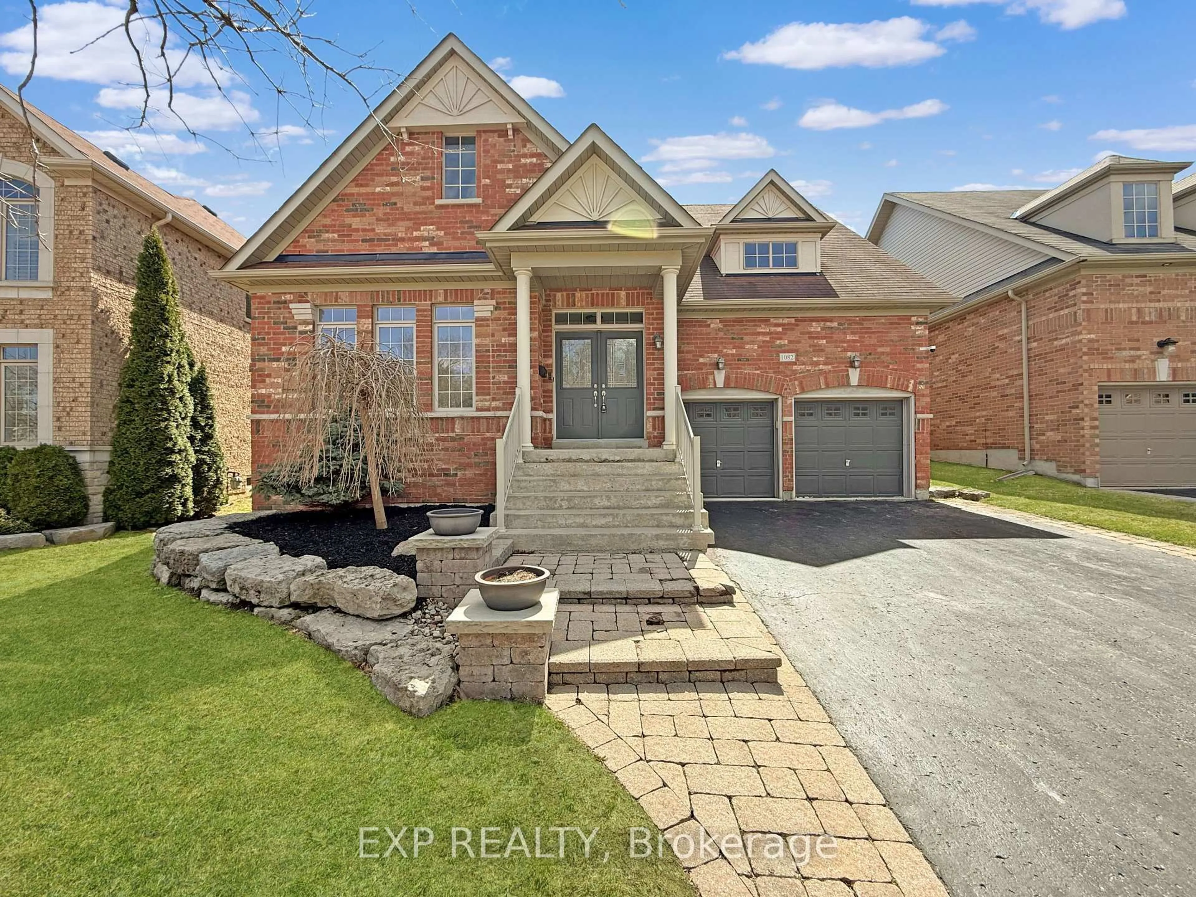 Home with brick exterior material, street for 1082 Bob Scott Crt, Newmarket Ontario L3X 3L7