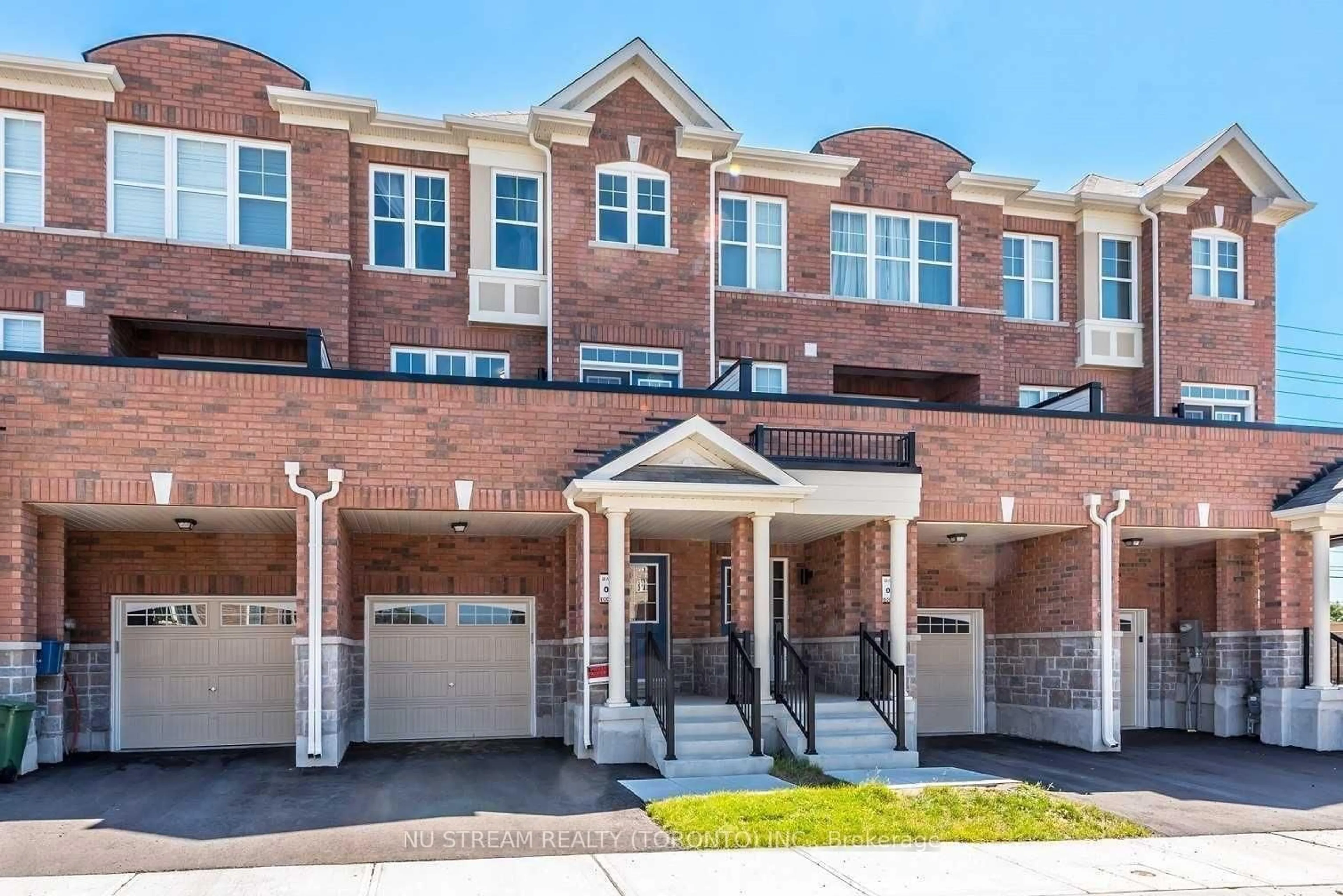 Home with brick exterior material, street for 10578 Bathurst St, Vaughan Ontario L6A 4Y4
