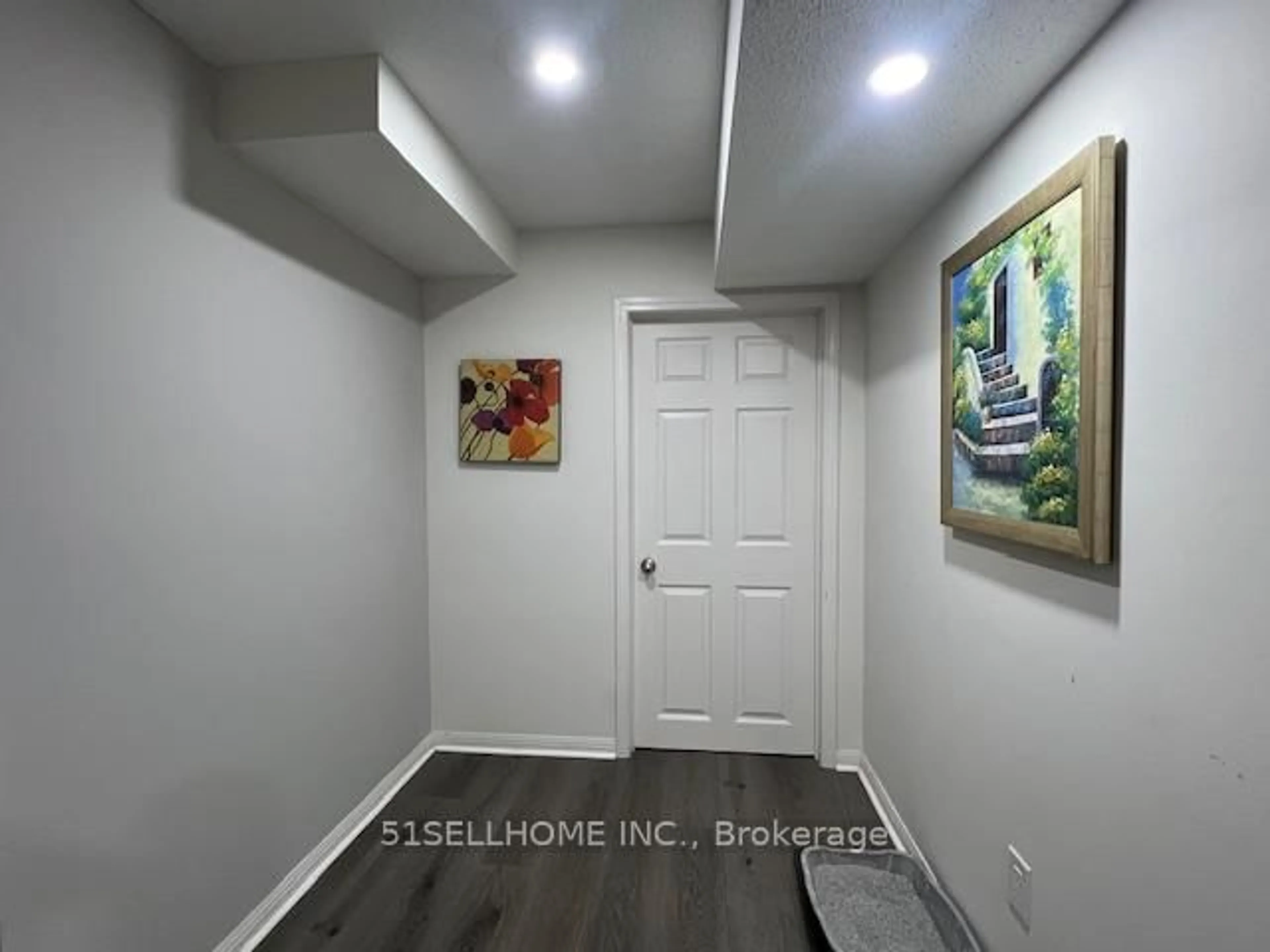 Indoor entryway for 17 Winn Pl, Aurora Ontario L4G 0S2