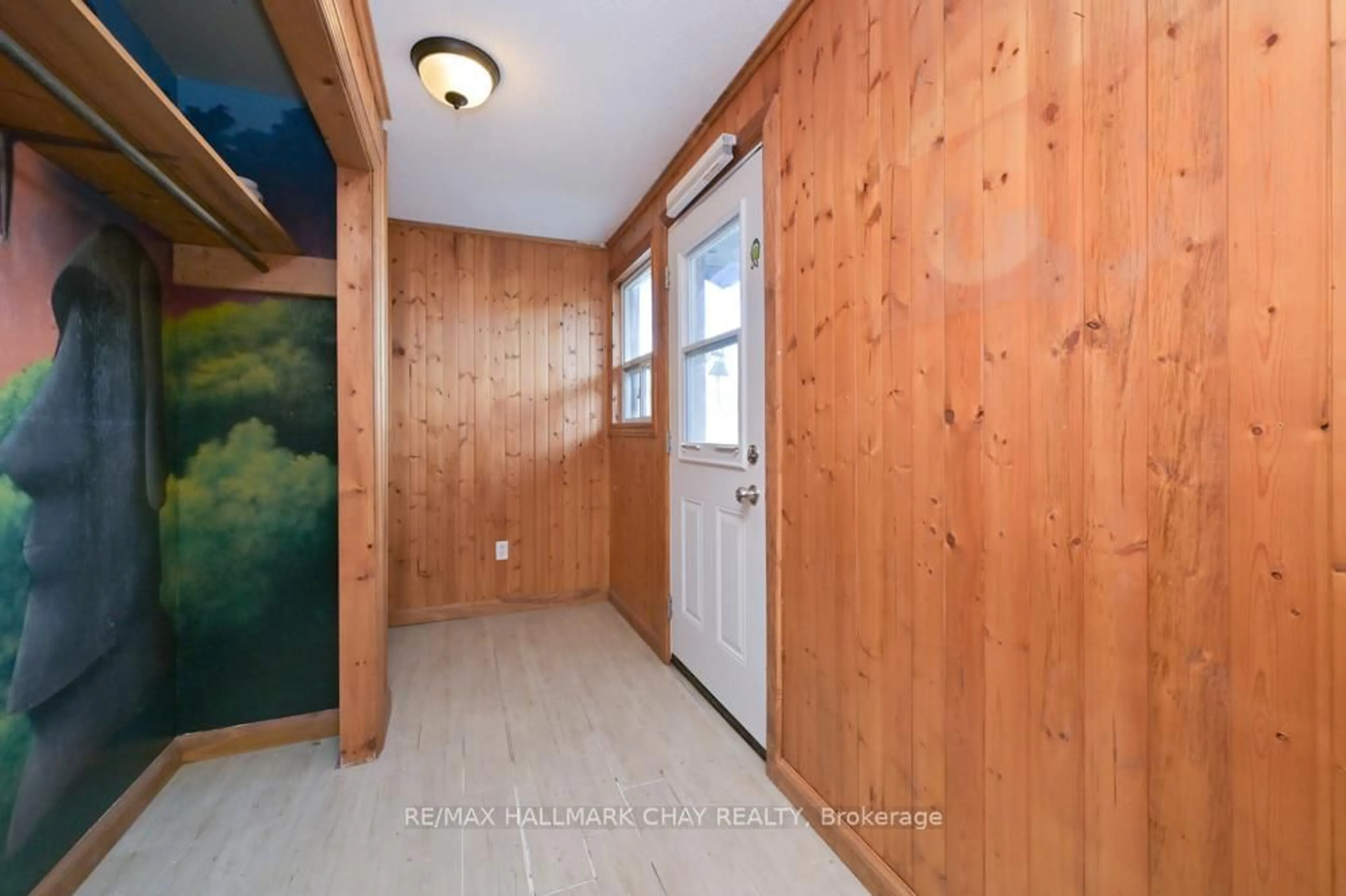 Indoor entryway for 2490 25th Sdrd, Innisfil Ontario L9S 2H1