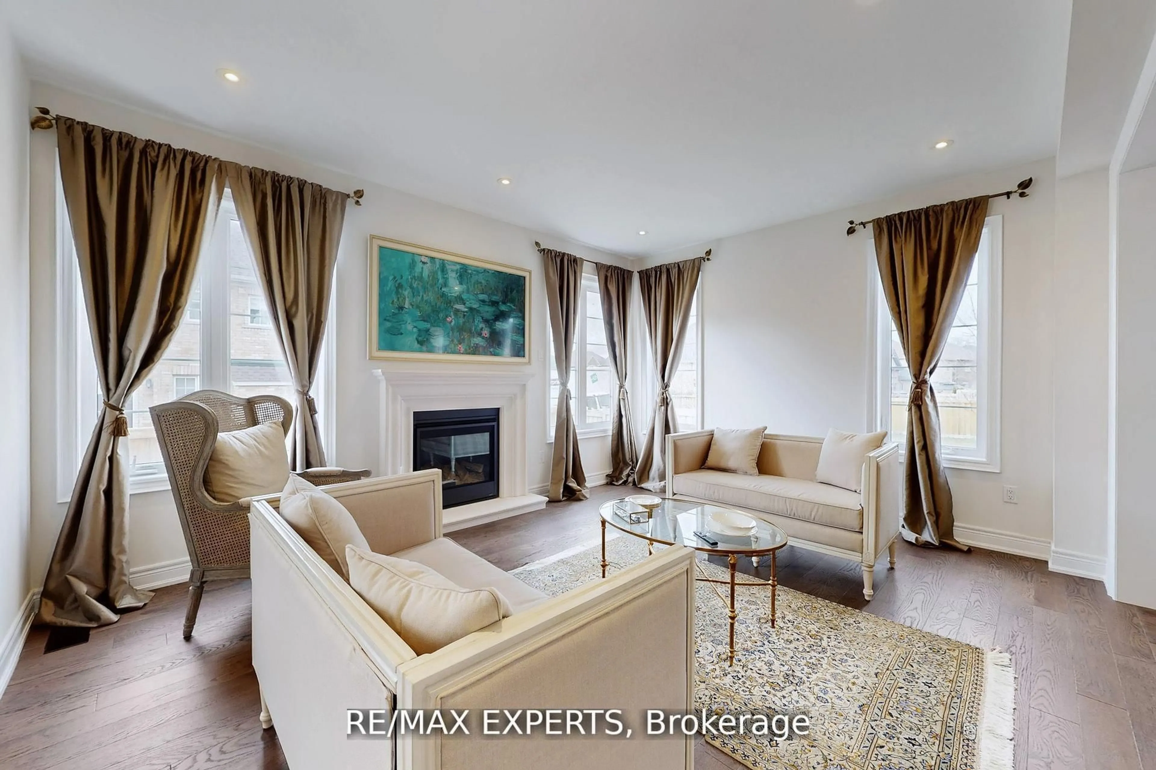Living room with furniture, unknown for 167 Frederick Pearson St, East Gwillimbury Ontario L9N 0Y8