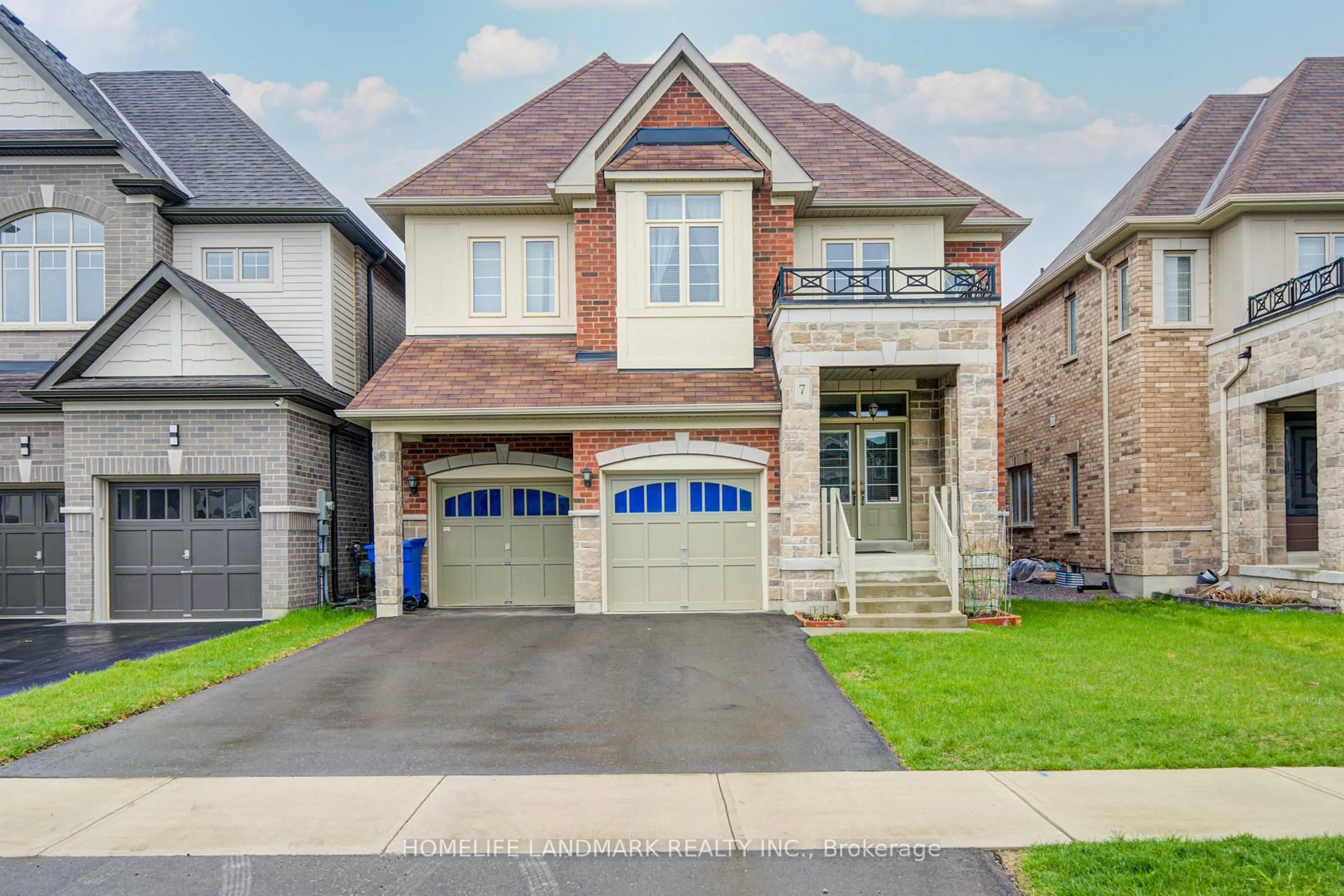 Home with brick exterior material, street for 7 Kenneth Ross Bend, East Gwillimbury Ontario L9N 0T7