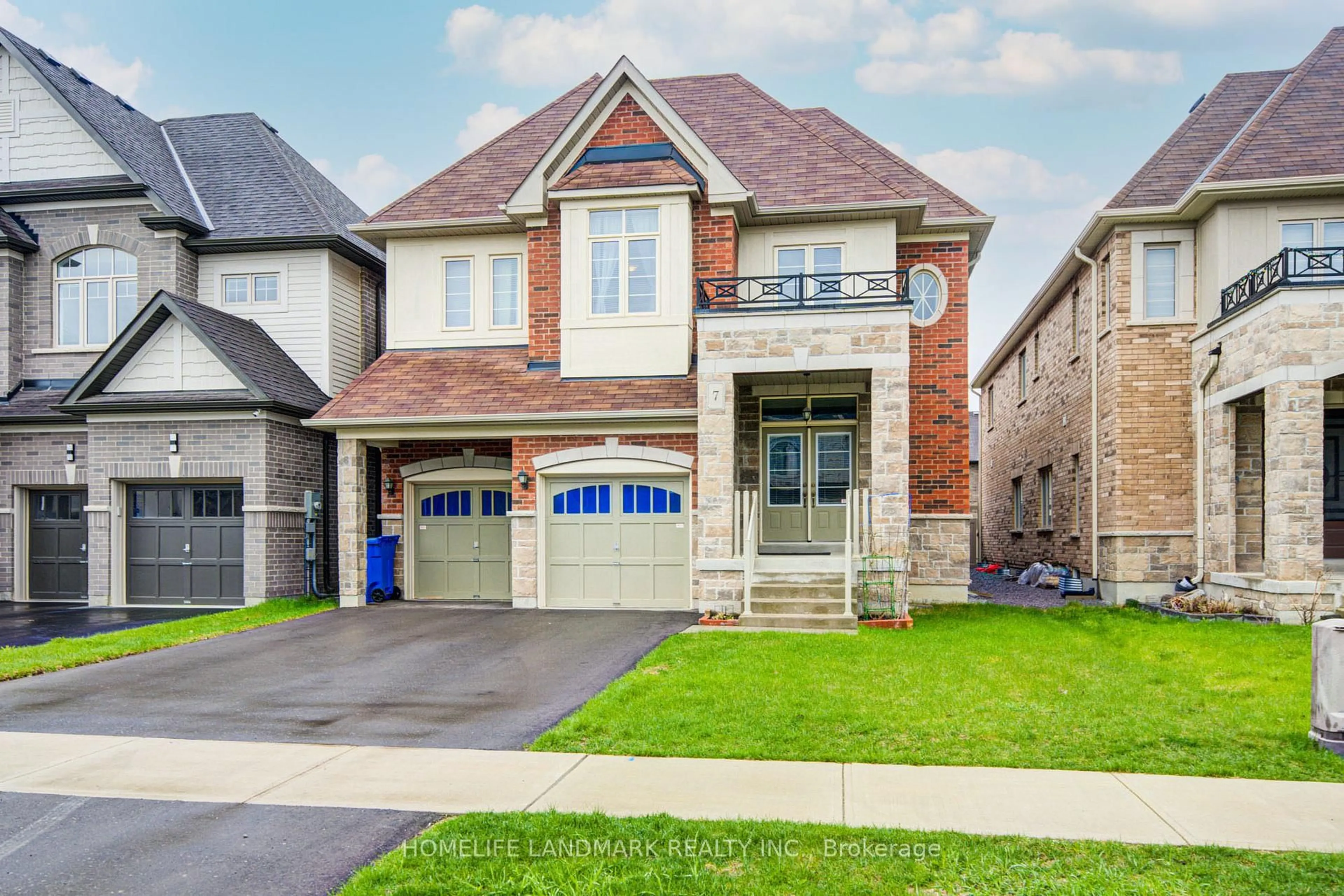 Home with brick exterior material, street for 7 Kenneth Ross Bend, East Gwillimbury Ontario L9N 0T7