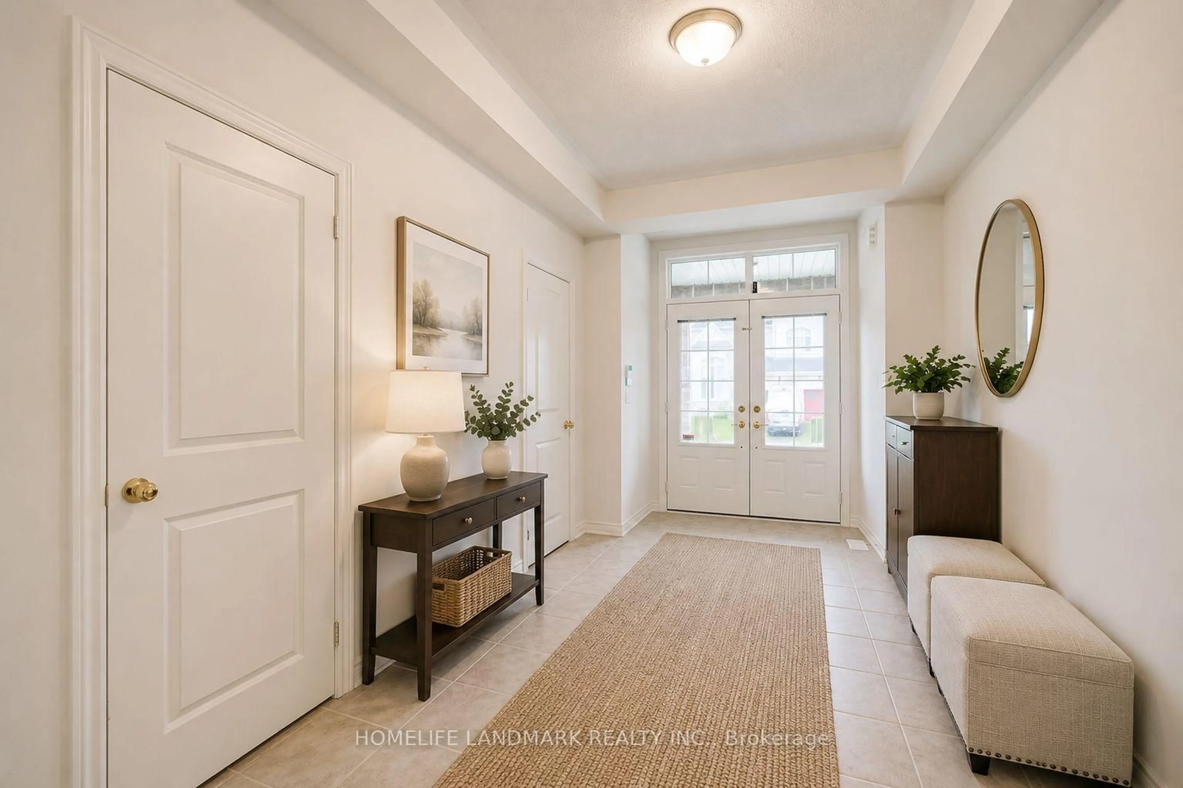 Indoor entryway for 7 Kenneth Ross Bend, East Gwillimbury Ontario L9N 0T7