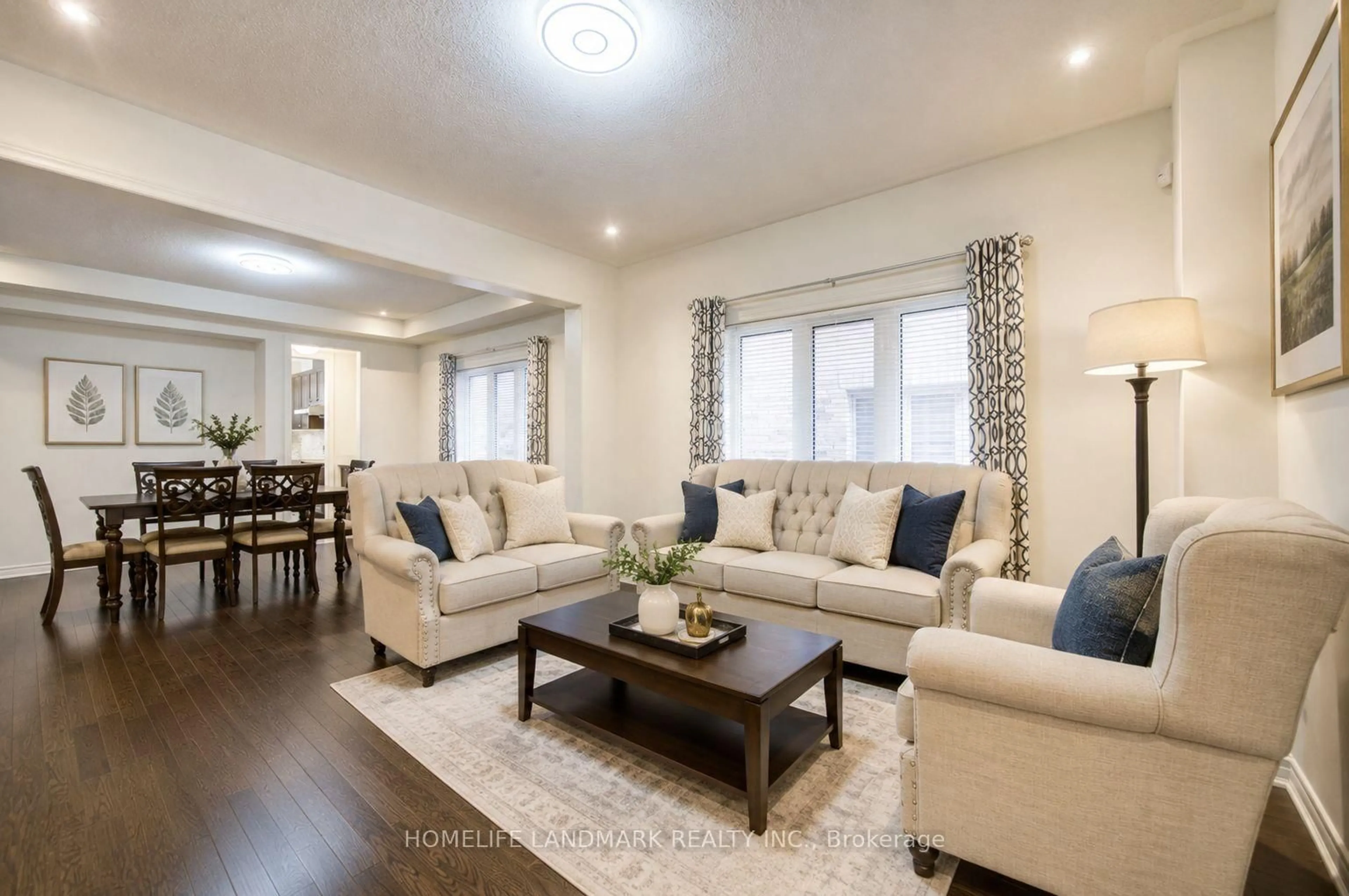 Living room with furniture, unknown for 7 Kenneth Ross Bend, East Gwillimbury Ontario L9N 0T7