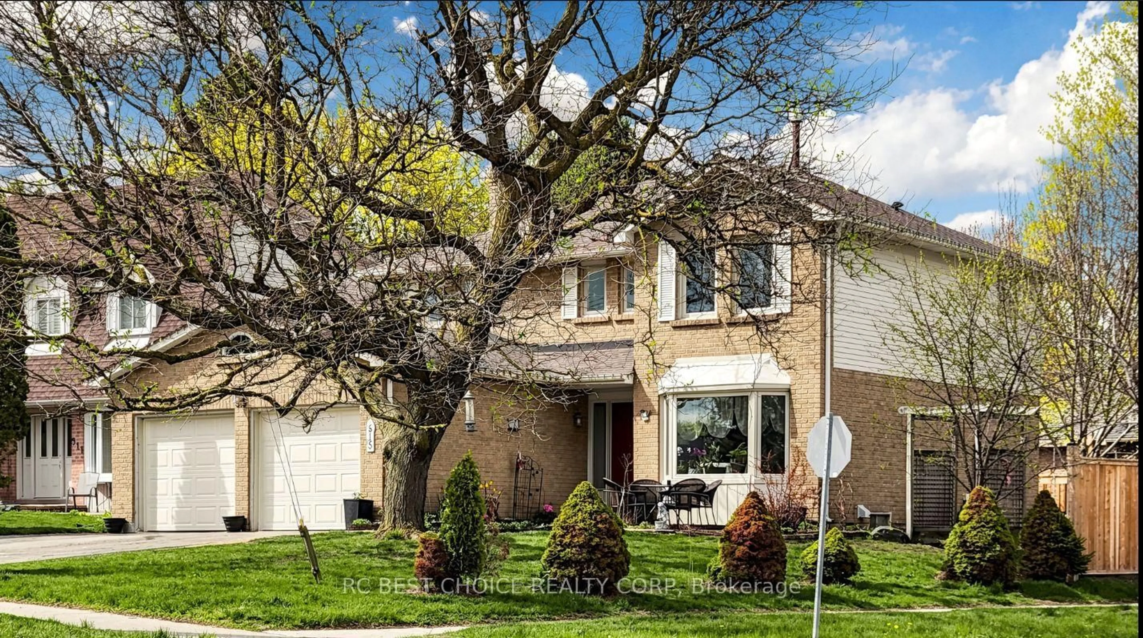 Home with brick exterior material, street for 515 London Rd, Newmarket Ontario L3Y 6E4