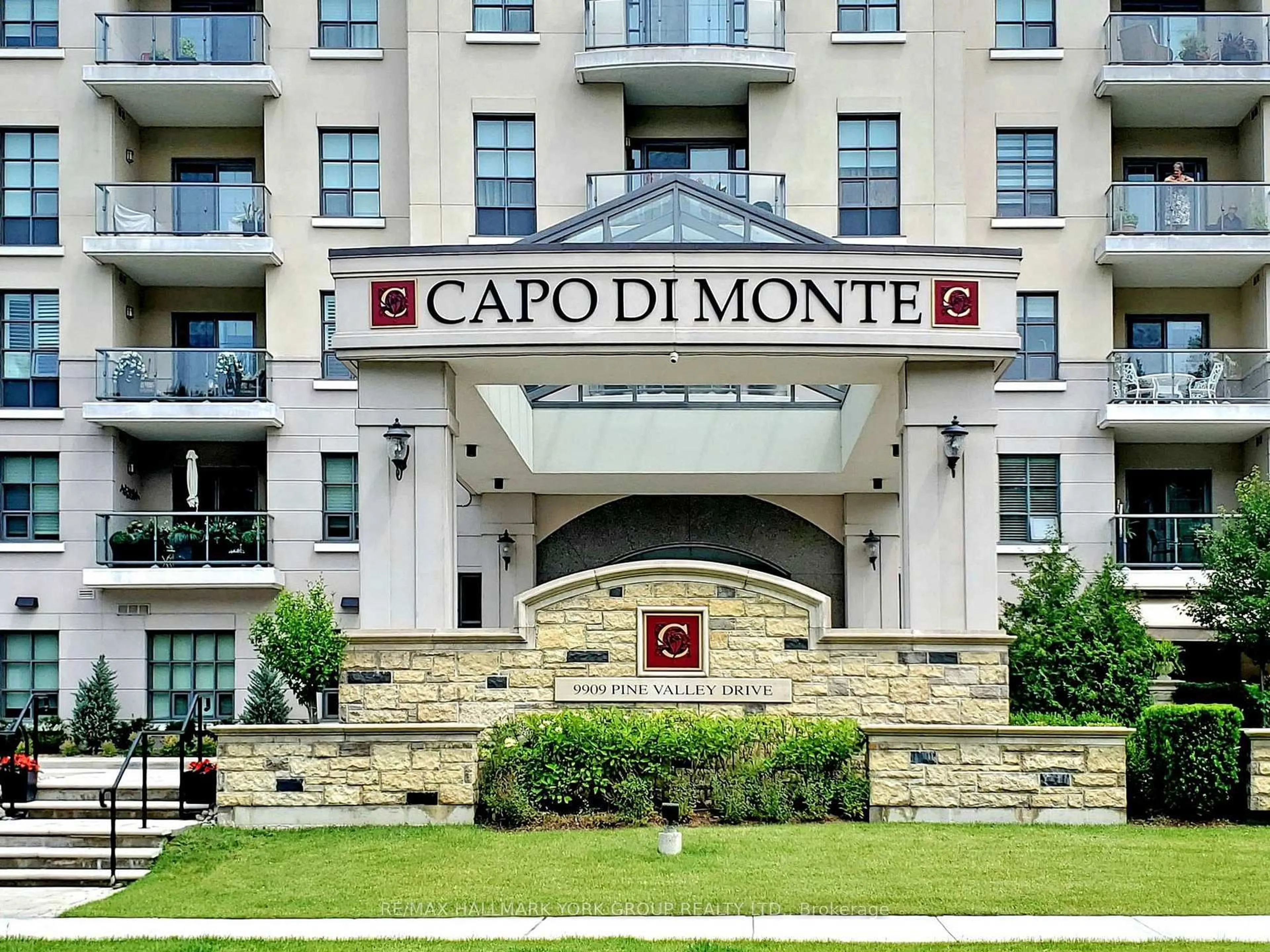 Indoor foyer for 9909 Pine Valley Dr #411, Vaughan Ontario L4H 4M1