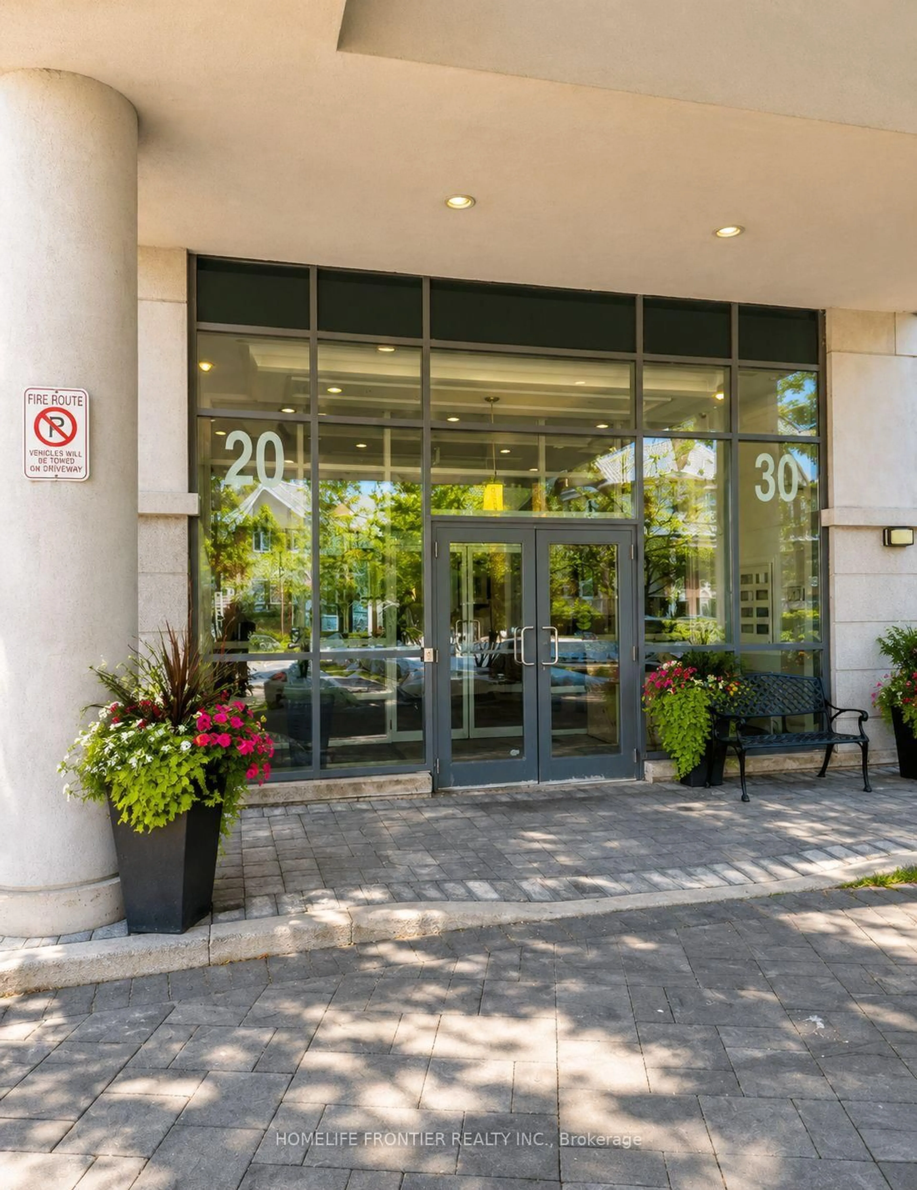 Indoor foyer for 20 North Park Rd #509, Vaughan Ontario L4J 0G7