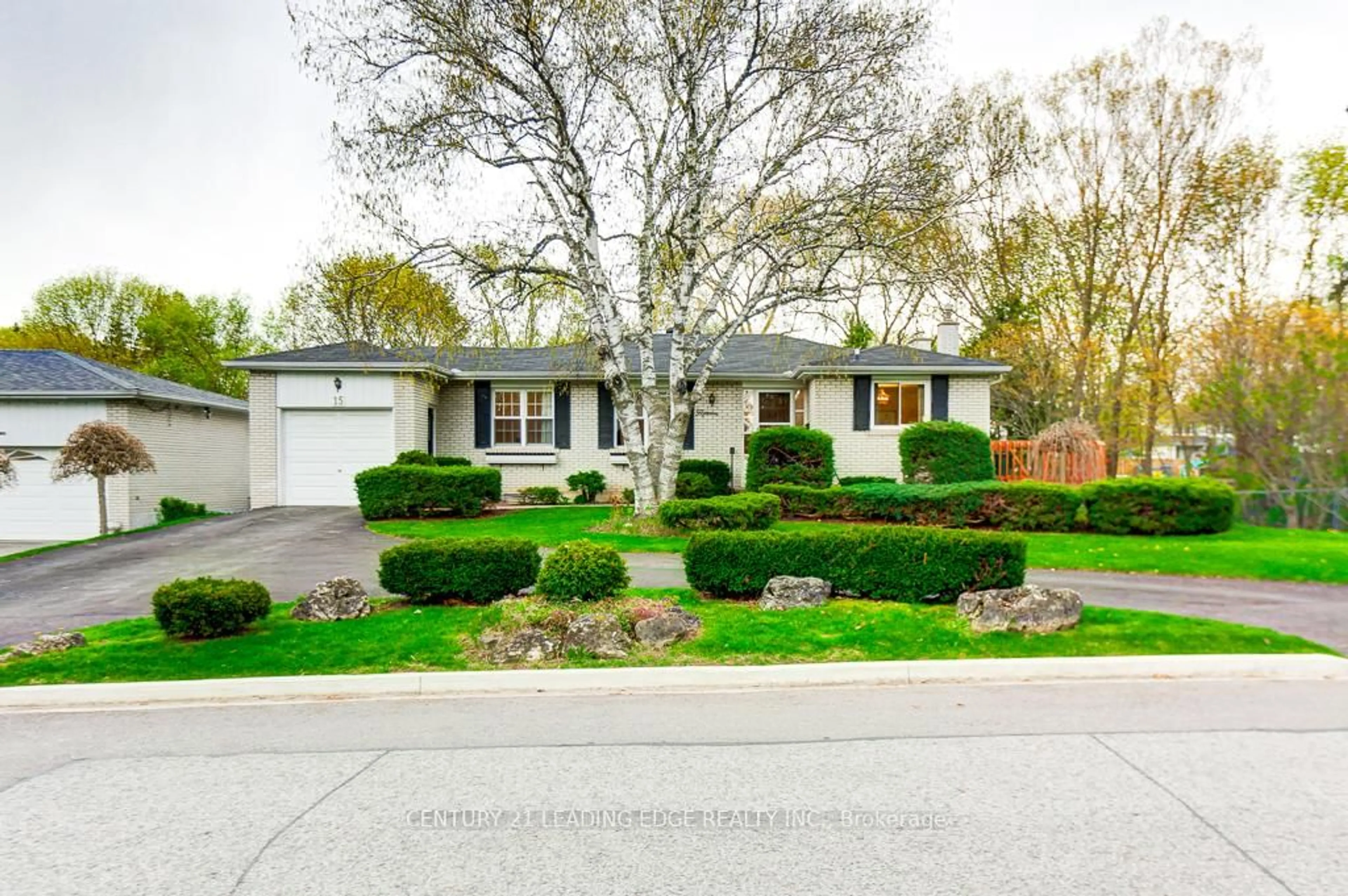 Home with vinyl exterior material, street for 15 Bakerdale Rd, Markham Ontario L3P 1J3